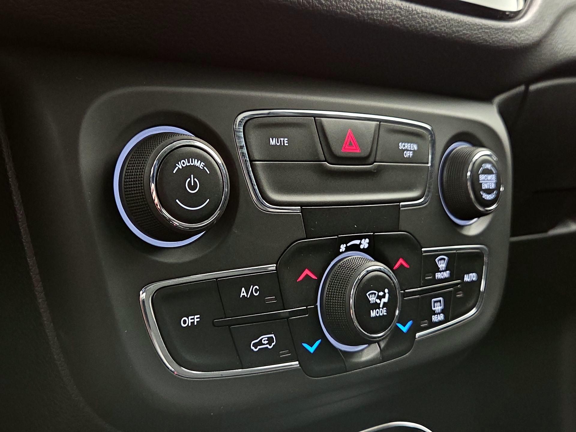 Thumbnail: 2018 Jeep Compass - 16