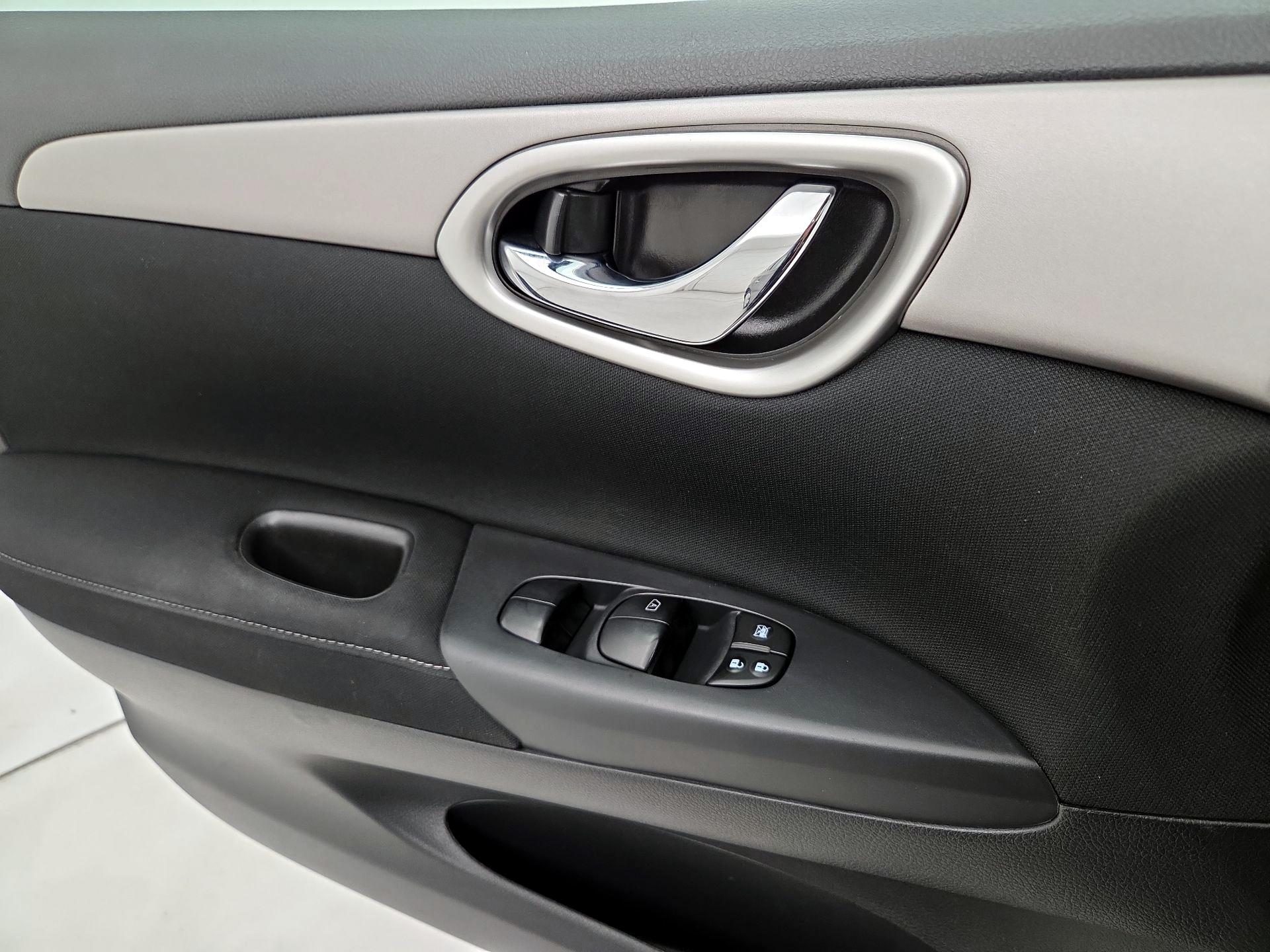 Thumbnail: 2015 Nissan Sentra - 12