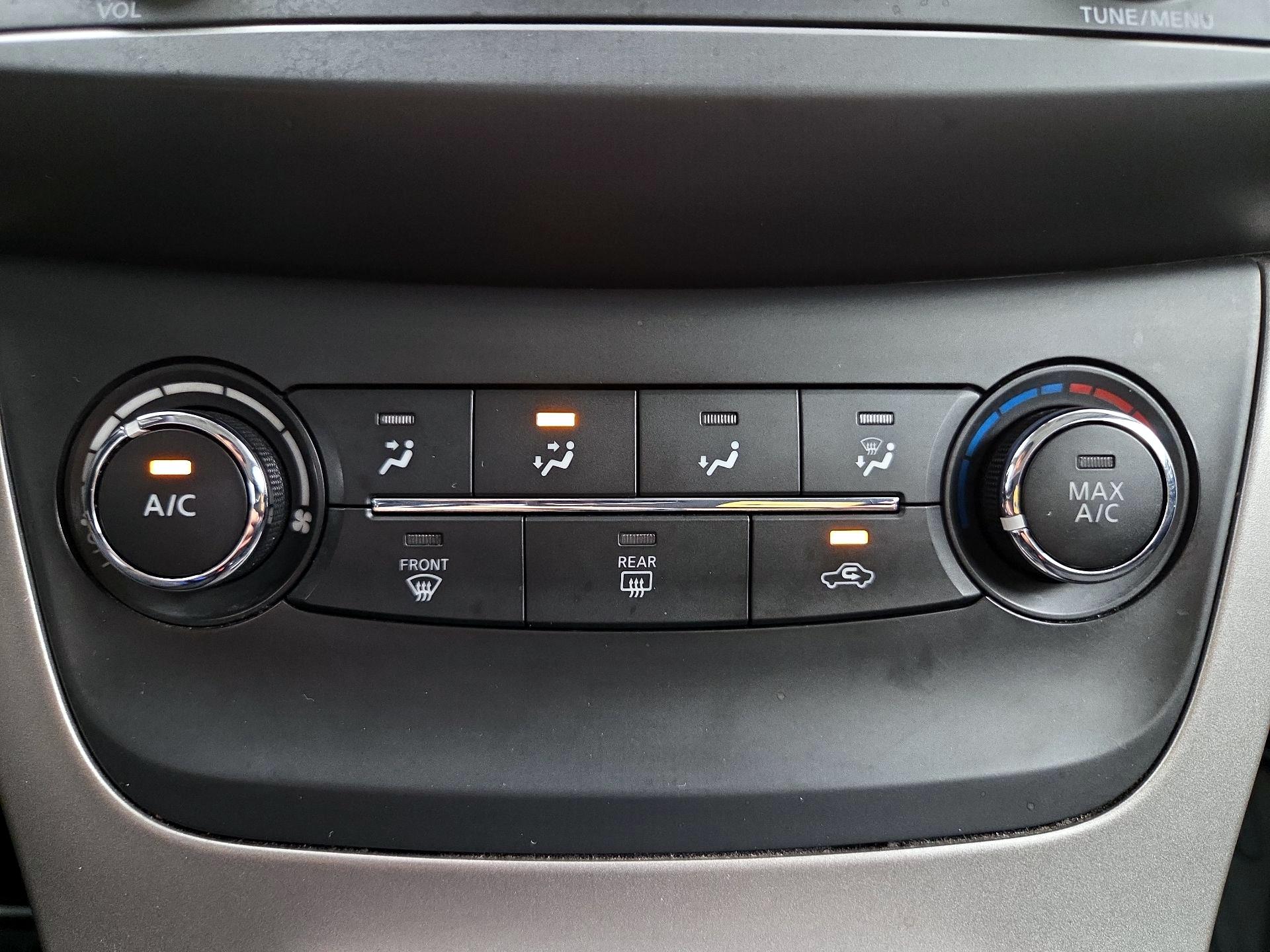 Thumbnail: 2015 Nissan Sentra - 15