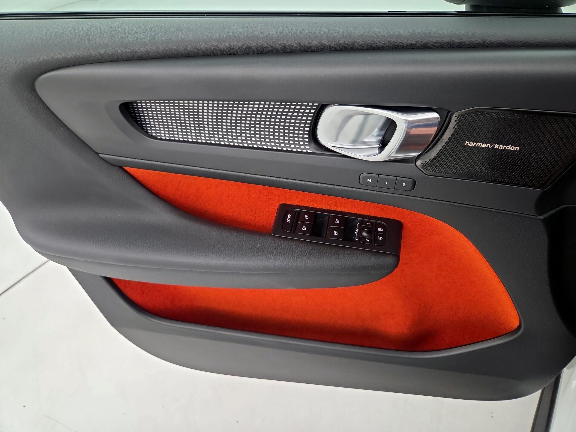 Thumbnail: 2019 Volvo XC40 - 12