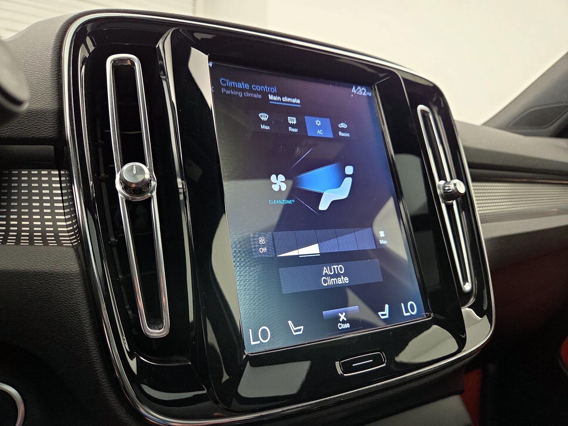 Thumbnail: 2019 Volvo XC40 - 17