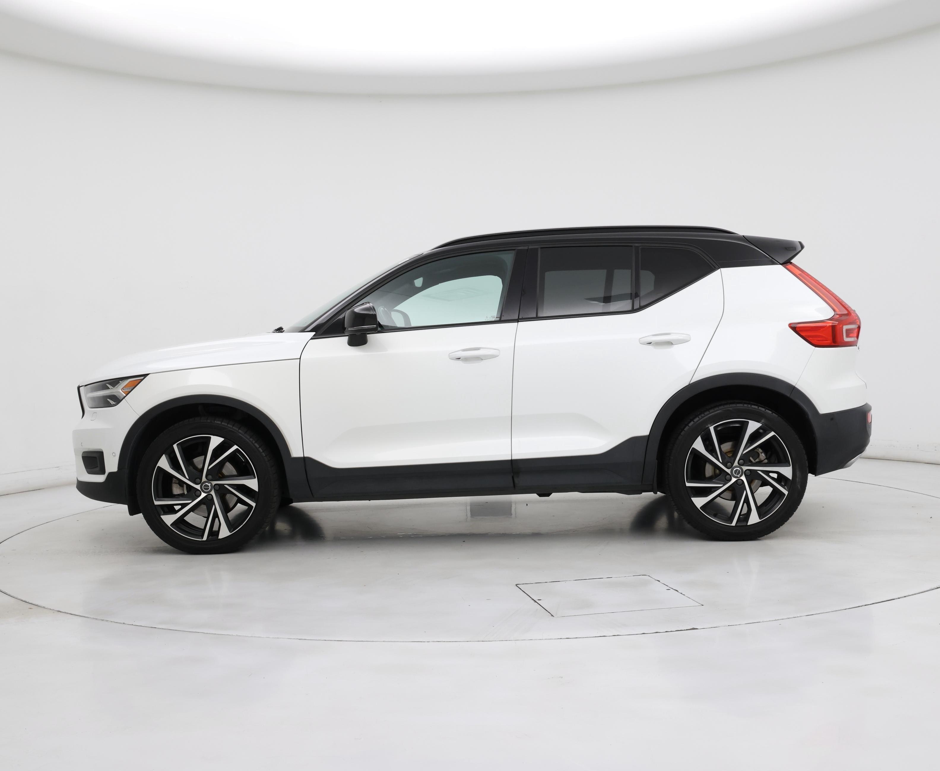 Thumbnail: 2019 Volvo XC40 - 3