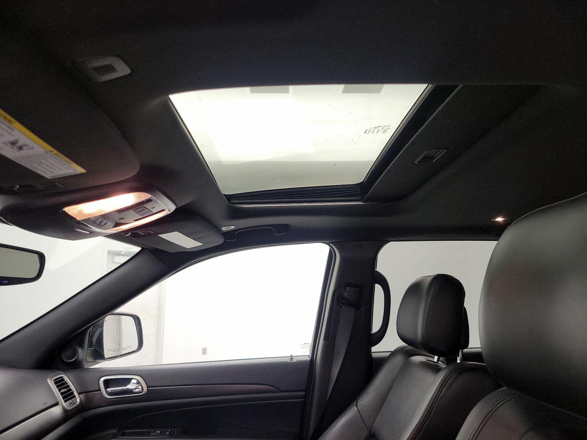 Thumbnail: 2017 Jeep Grand Cherokee - 19