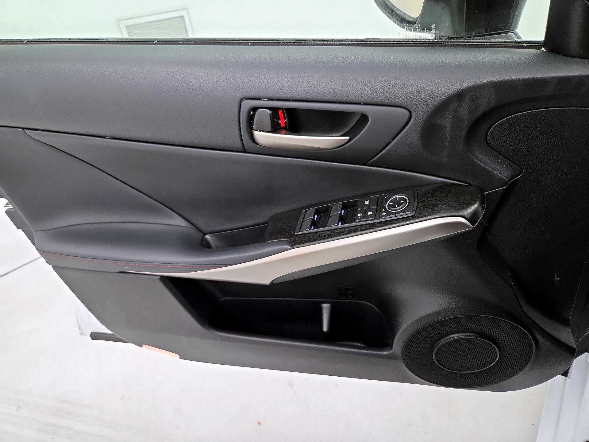 Thumbnail: 2019 Lexus IS - 12