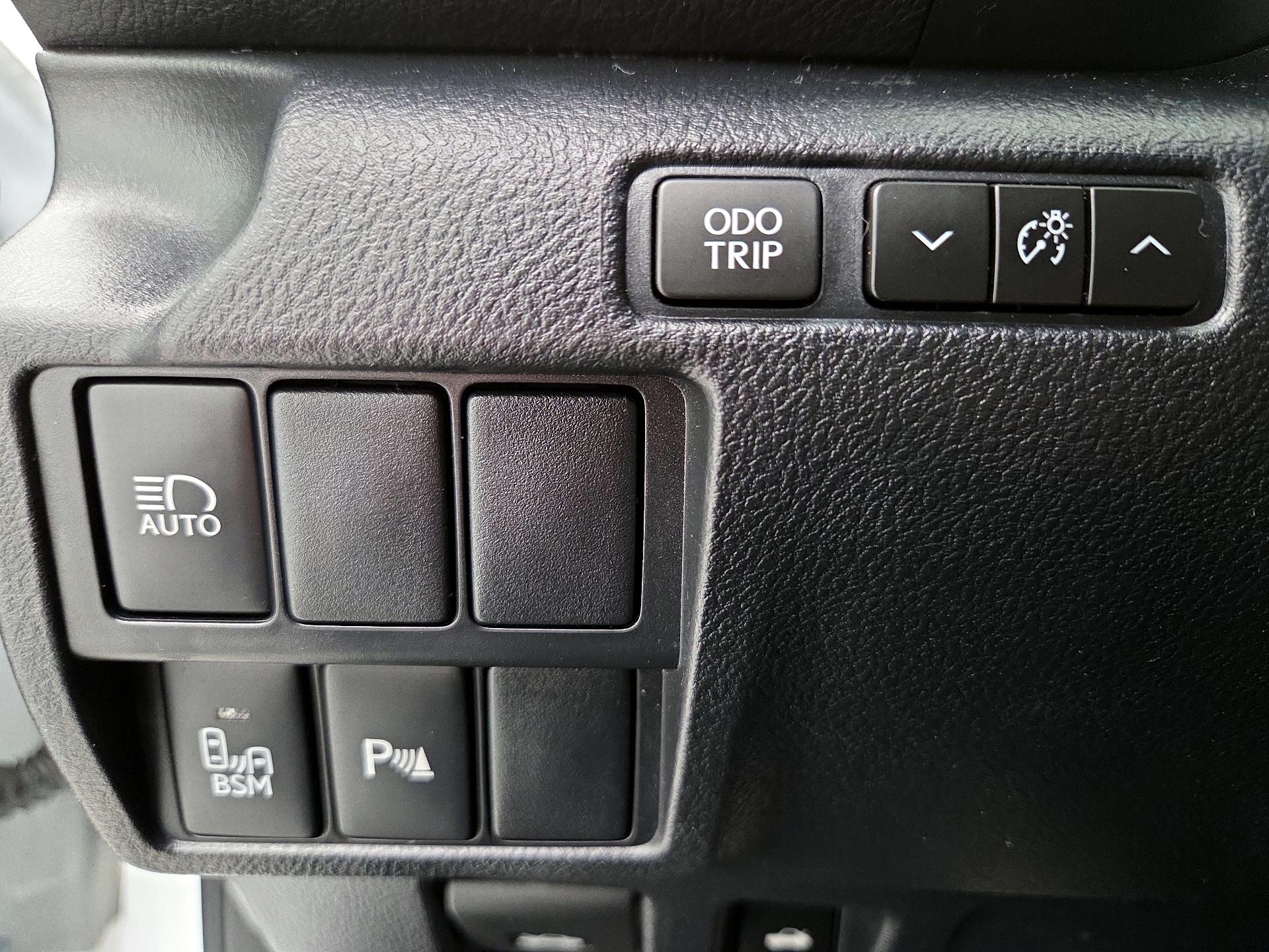 Thumbnail: 2019 Lexus IS - 13