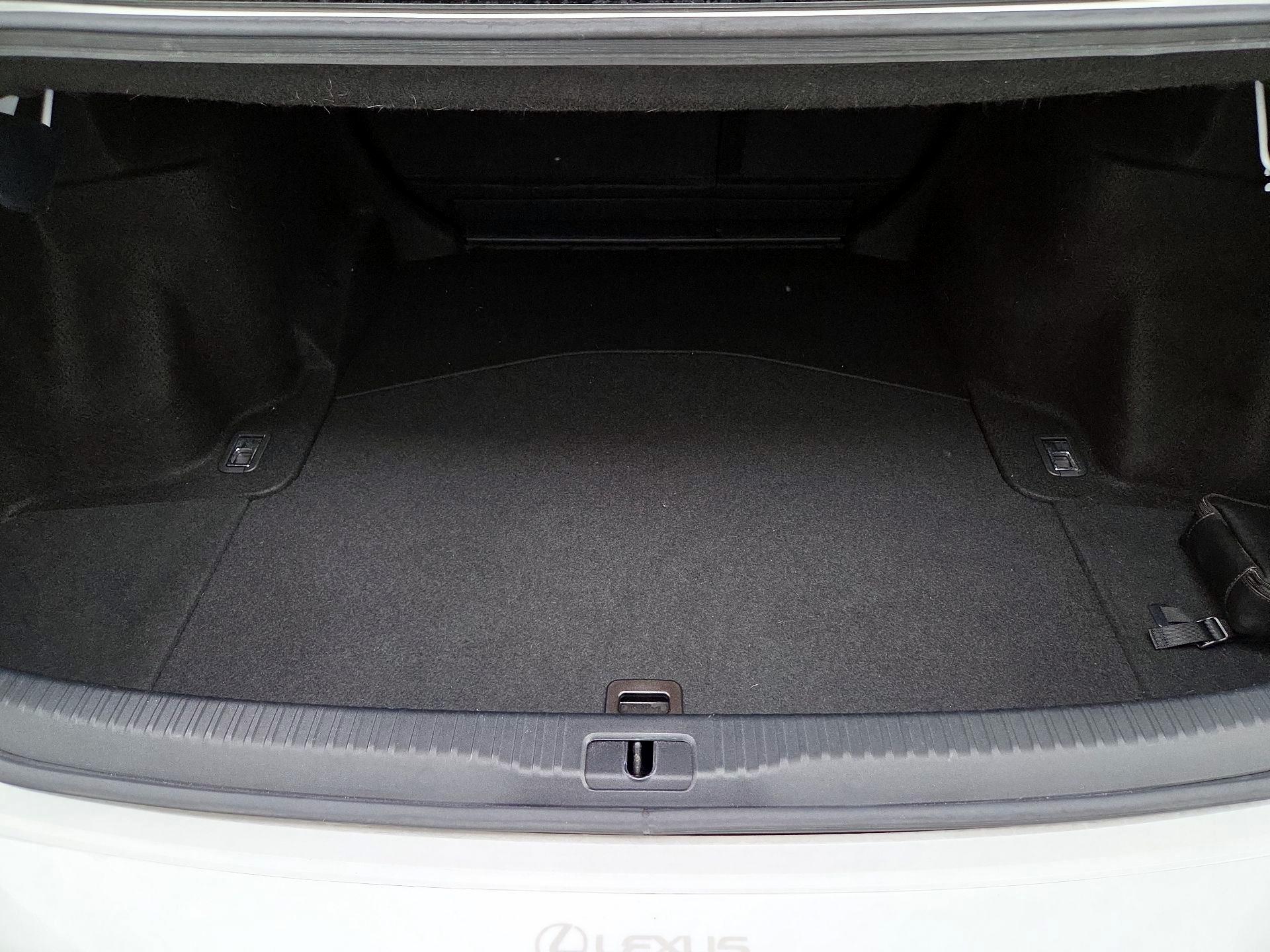 Thumbnail: 2019 Lexus IS - 20