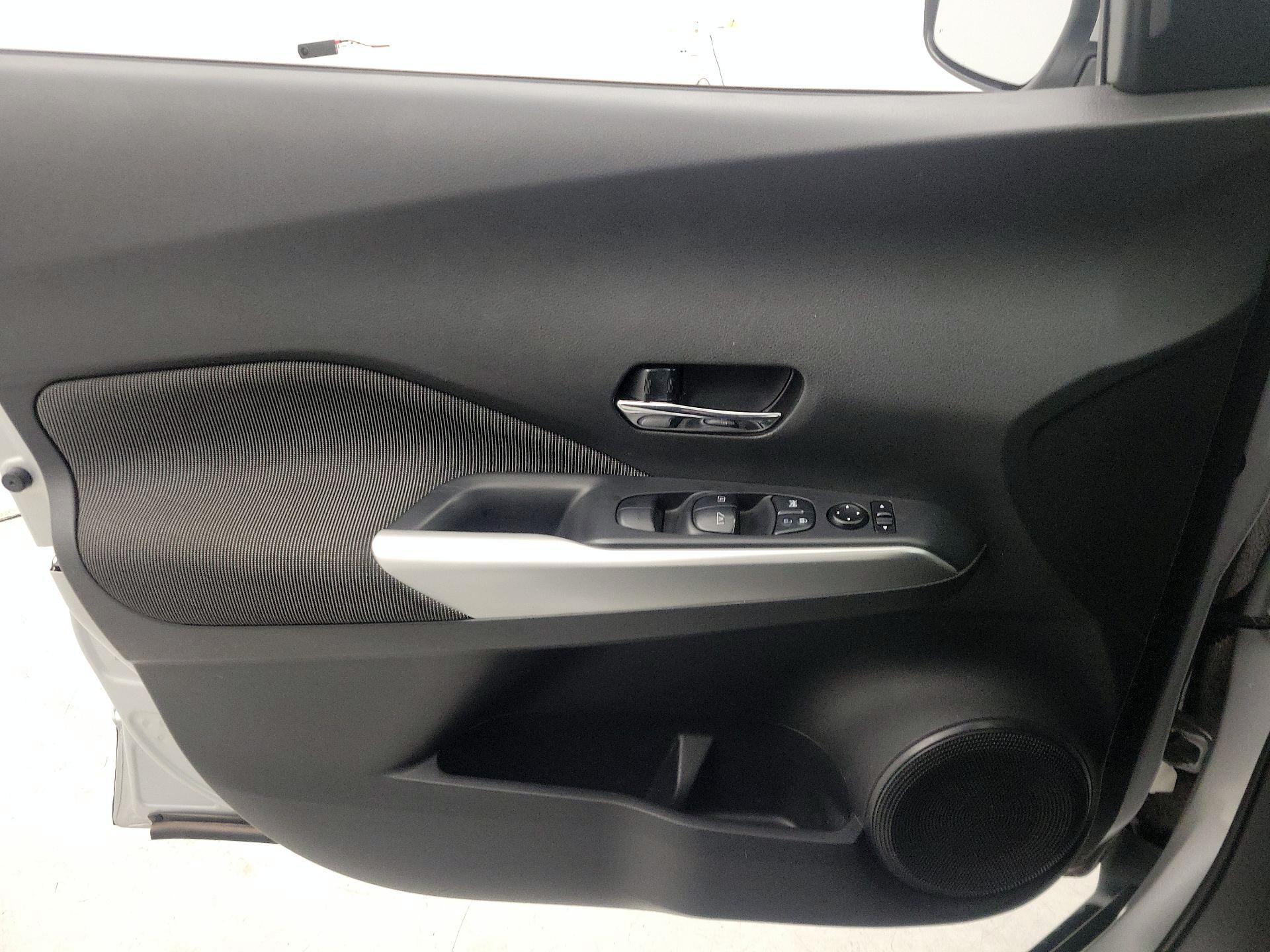 Thumbnail: 2020 Nissan Kicks - 12