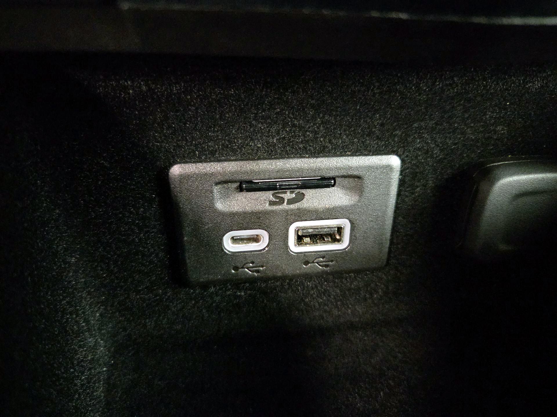 Thumbnail: 2023 Cadillac XT4 - 19