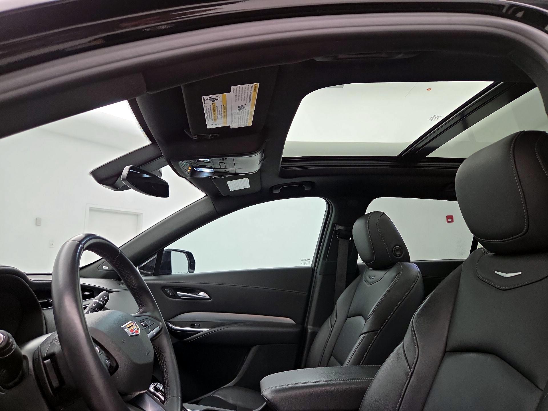 Thumbnail: 2023 Cadillac XT4 - 20