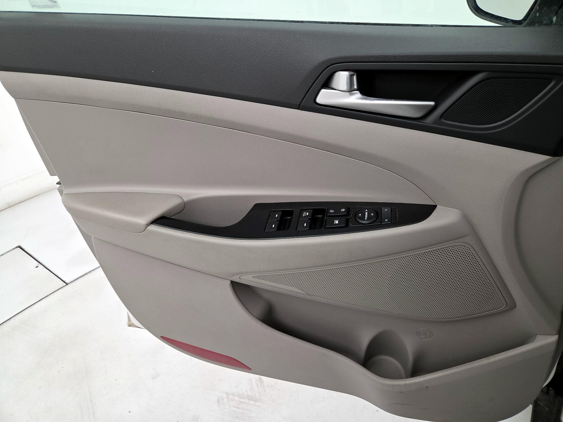 Thumbnail: 2020 Hyundai Tucson - 12