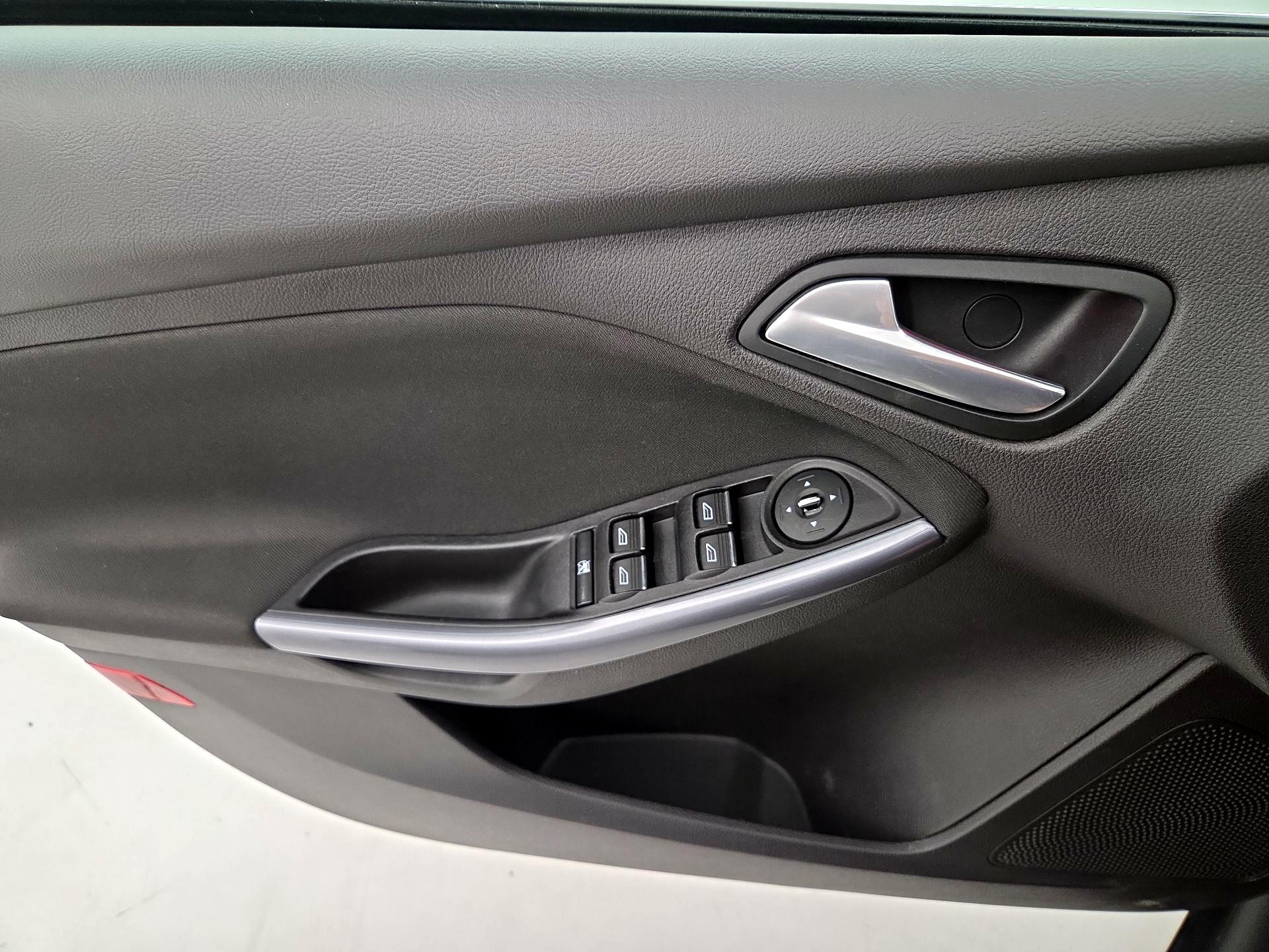 Thumbnail: 2014 Ford Focus - 12