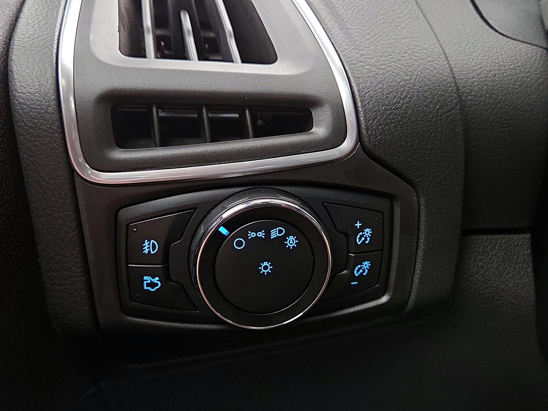 Thumbnail: 2014 Ford Focus - 13