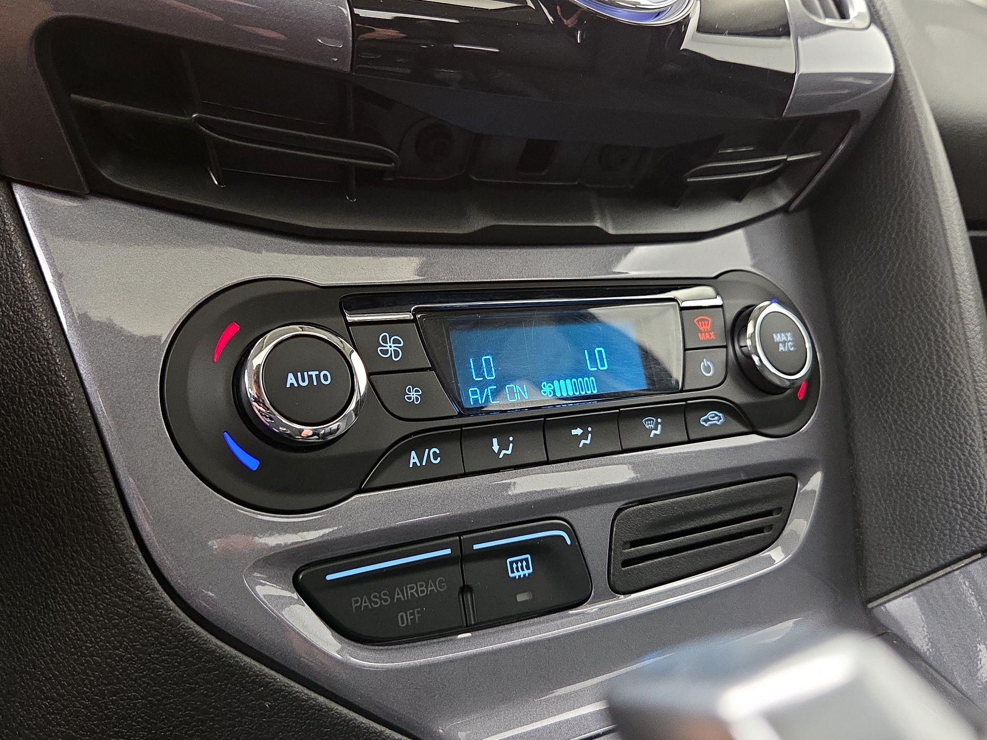 Thumbnail: 2014 Ford Focus - 16