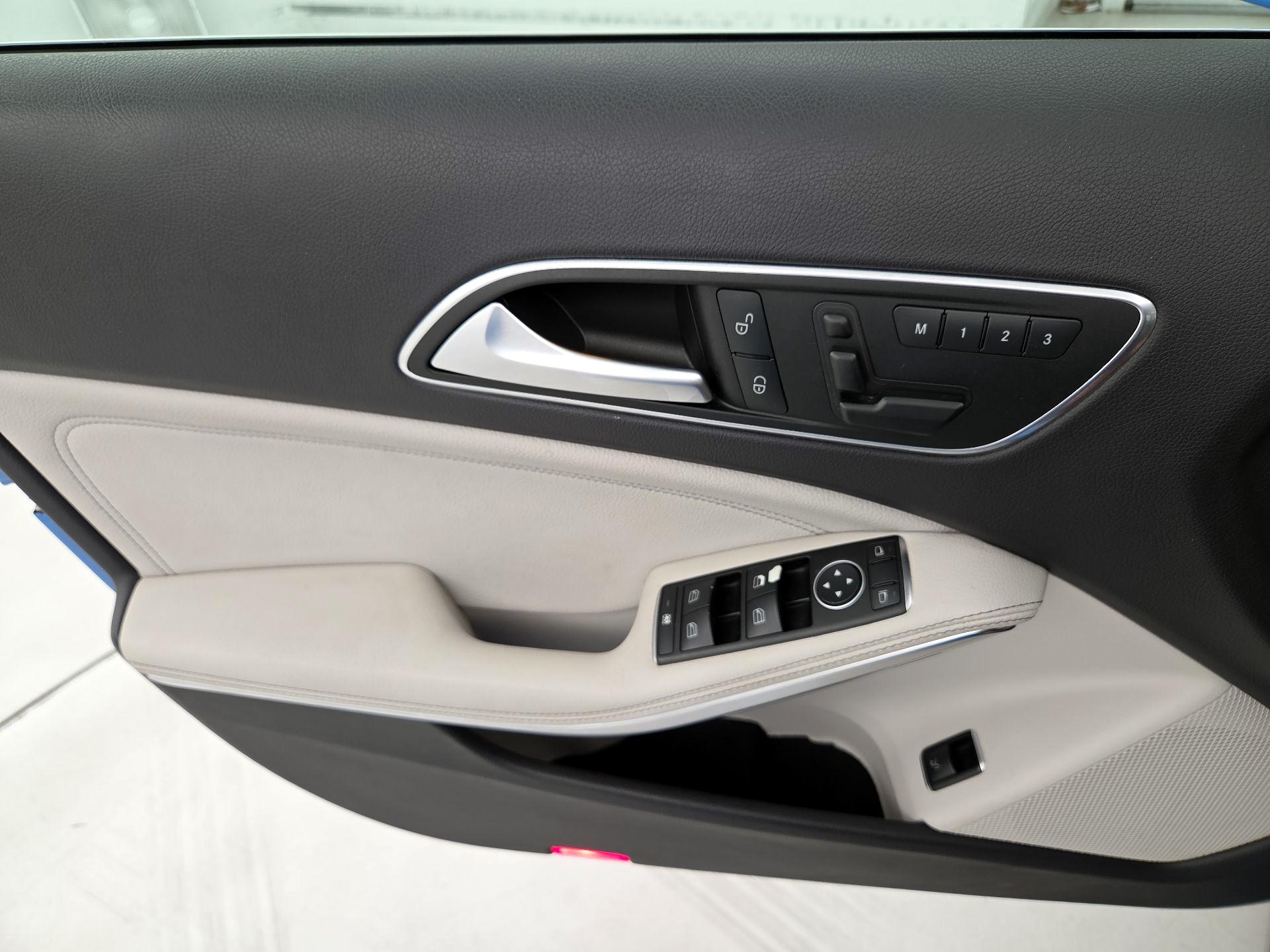 Thumbnail: 2015 Mercedes-Benz GLA - 12