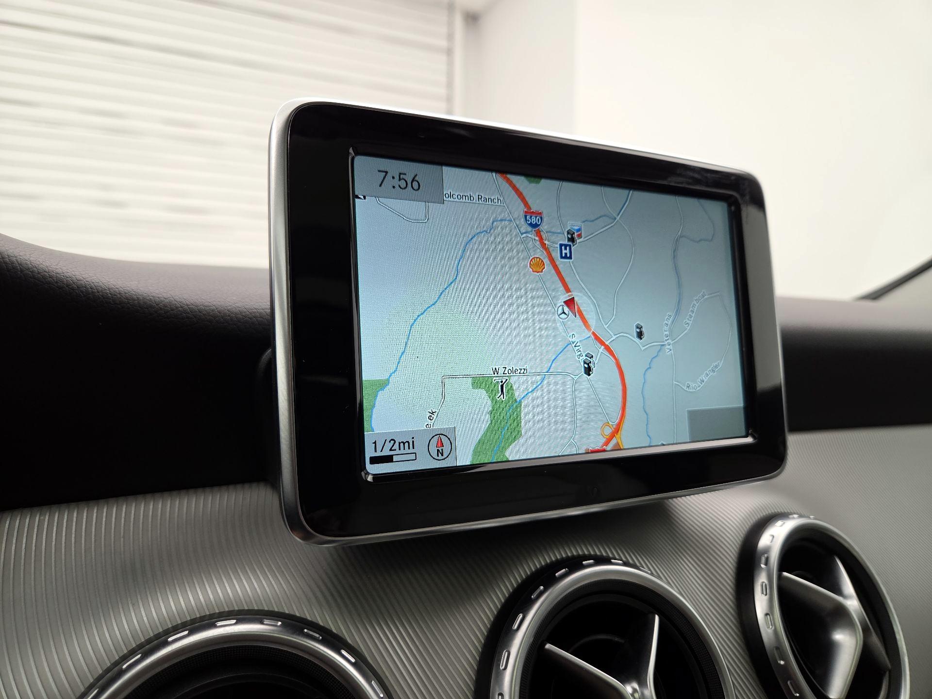 Thumbnail: 2015 Mercedes-Benz GLA - 14