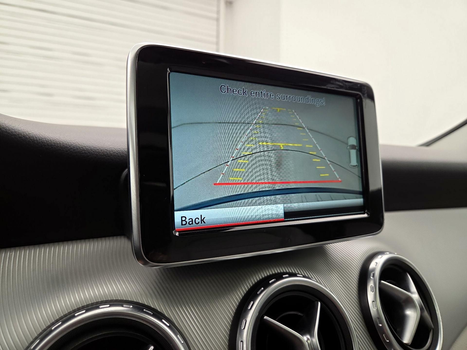 Thumbnail: 2015 Mercedes-Benz GLA - 15