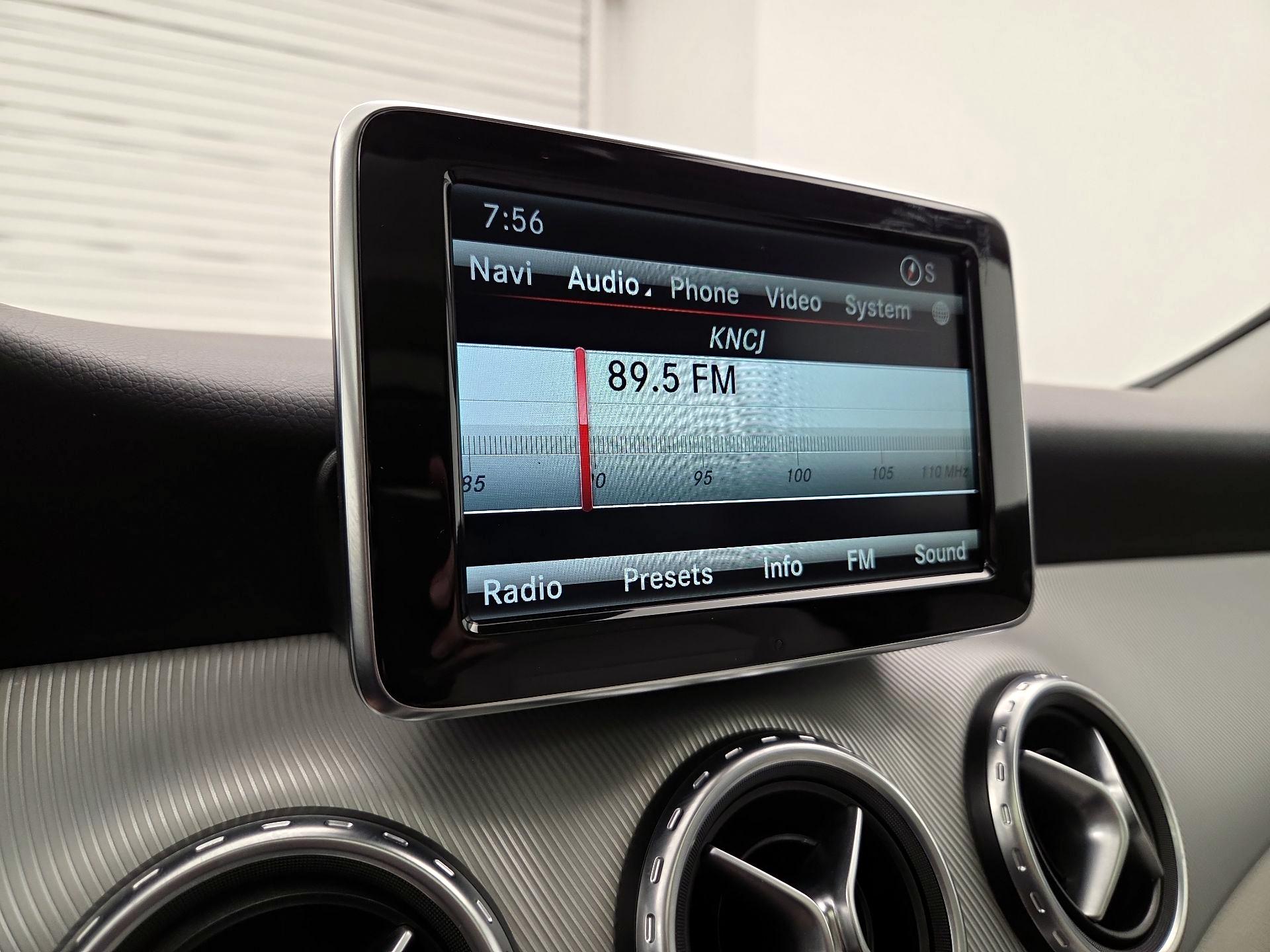 Thumbnail: 2015 Mercedes-Benz GLA - 16