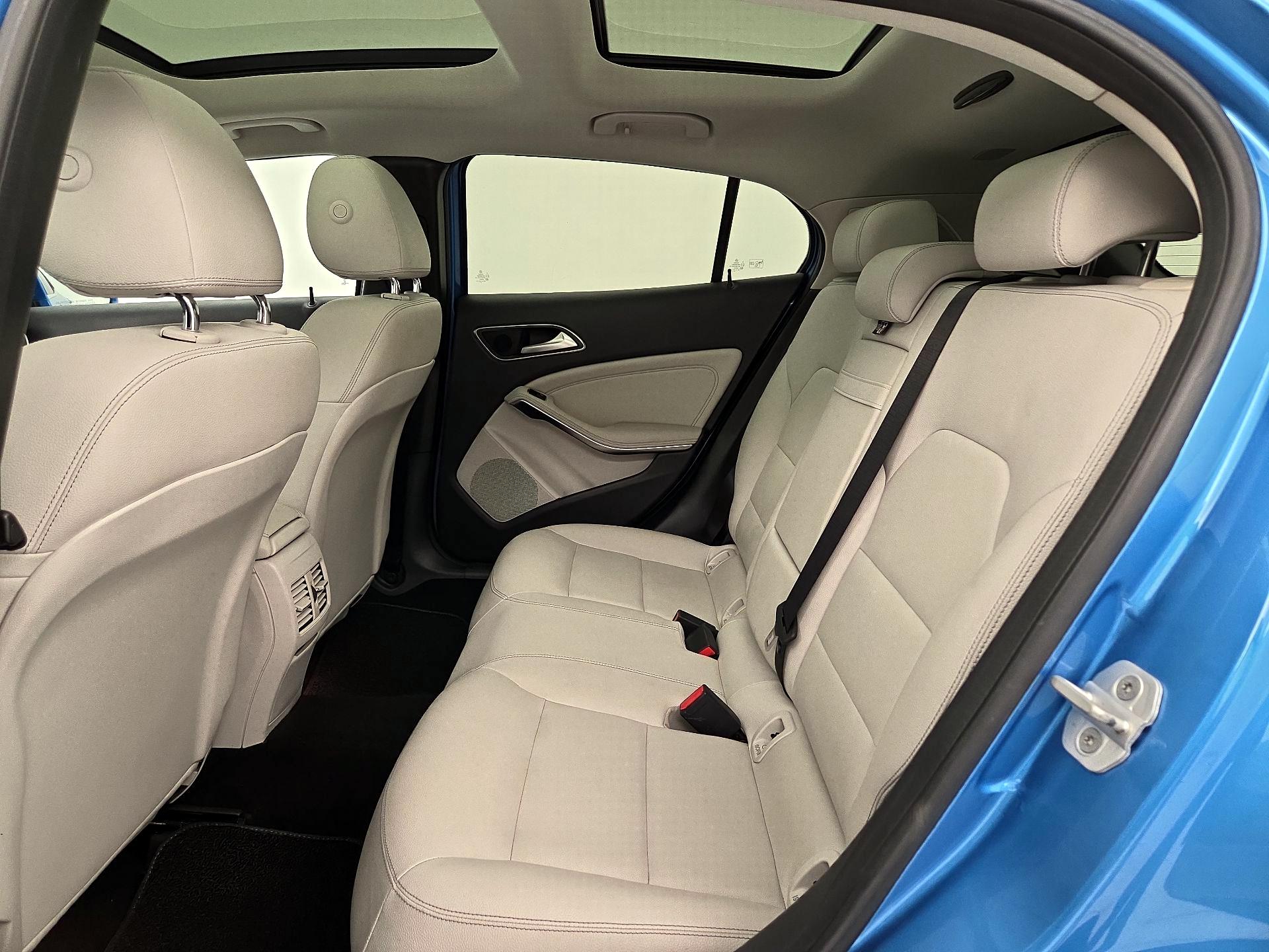 Thumbnail: 2015 Mercedes-Benz GLA - 20