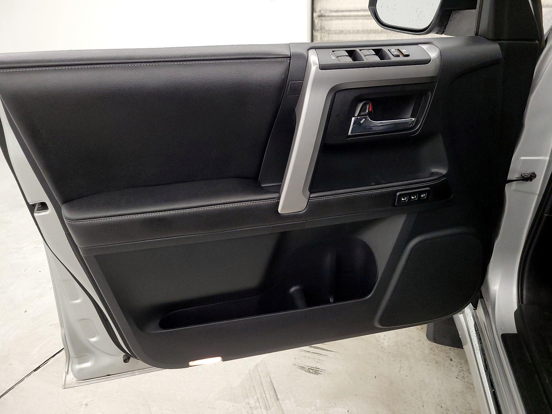 Thumbnail: 2015 Toyota 4Runner - 12