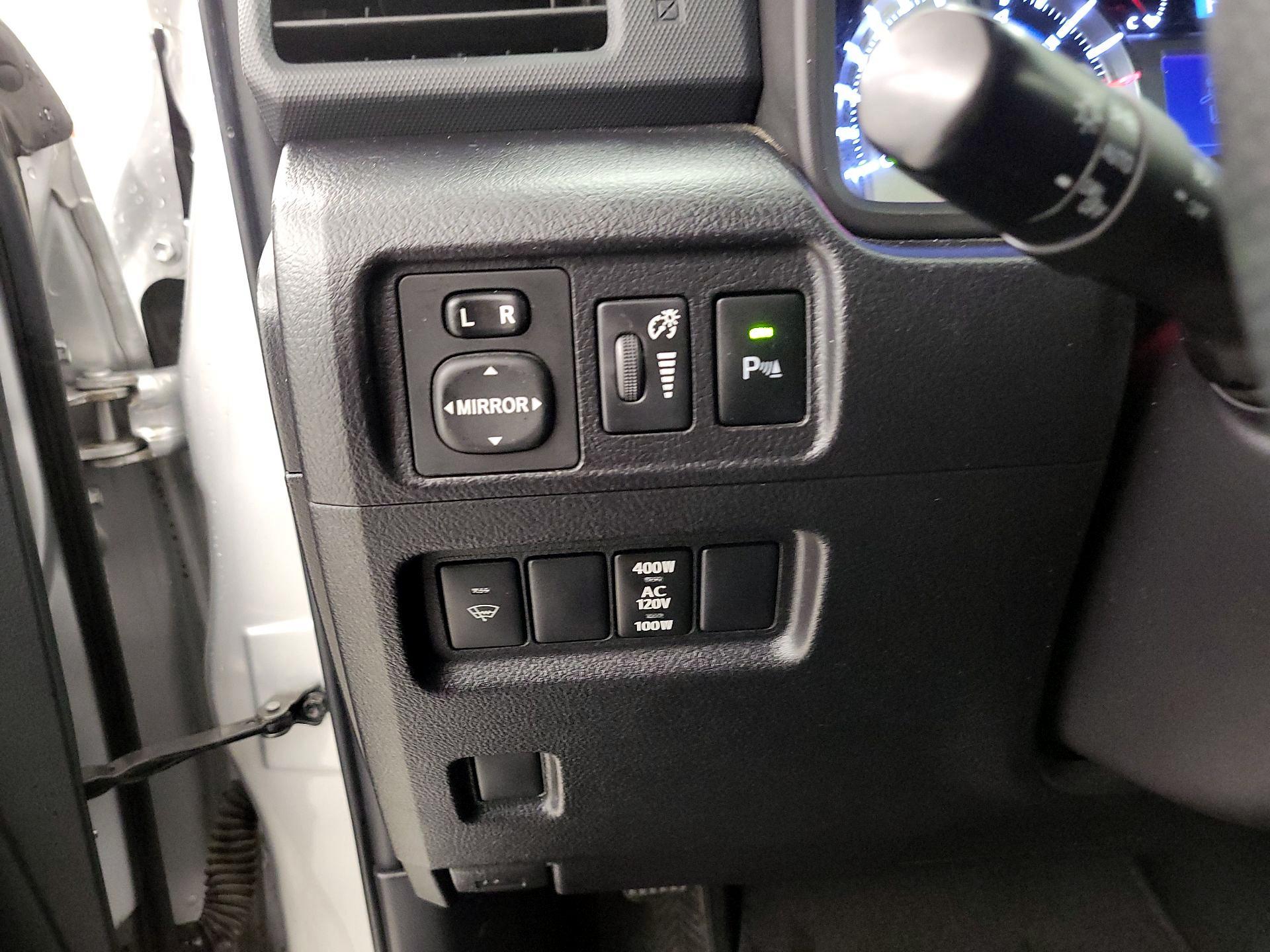 Thumbnail: 2015 Toyota 4Runner - 13