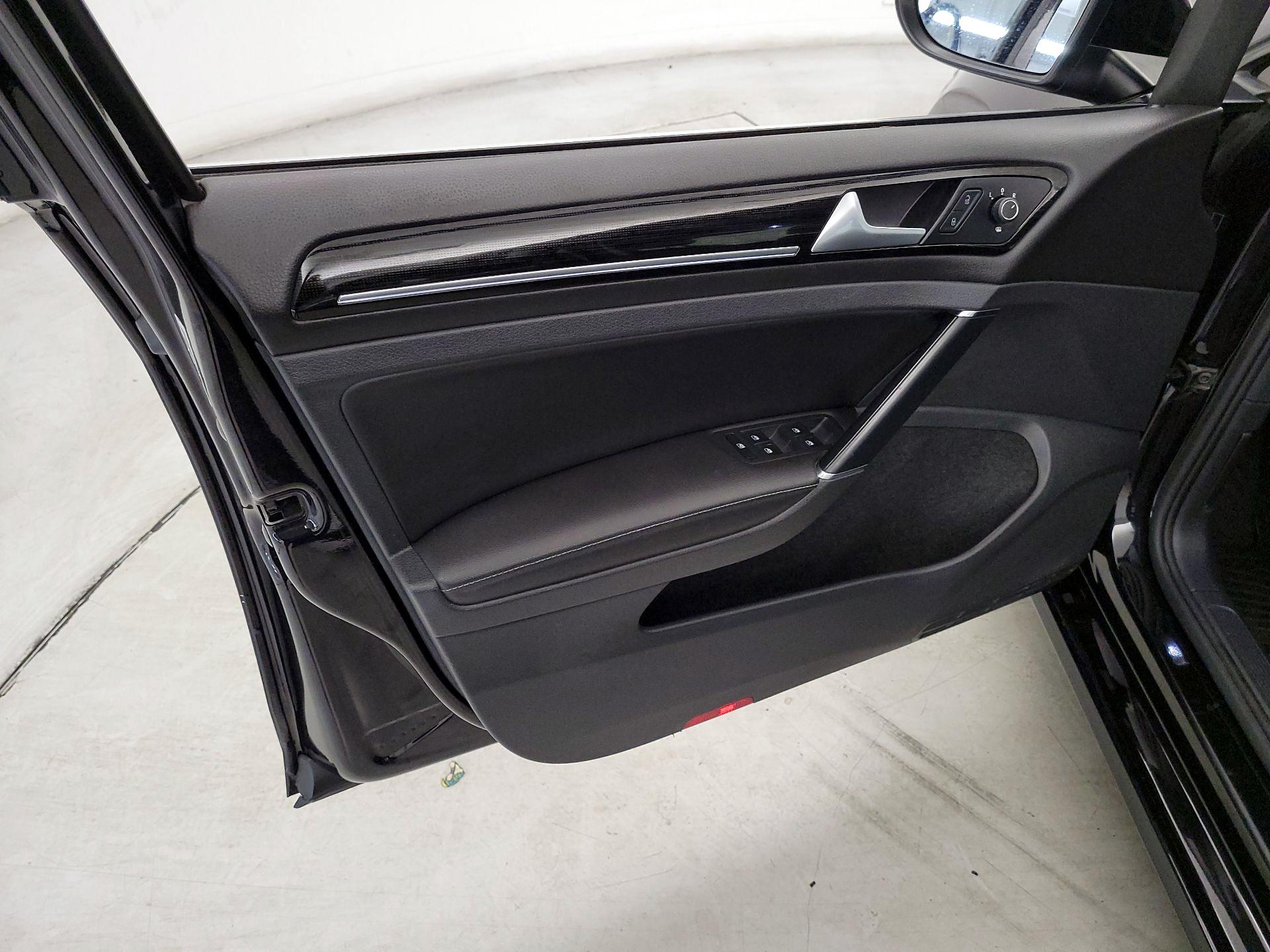 Thumbnail: 2018 Volkswagen Golf - 12