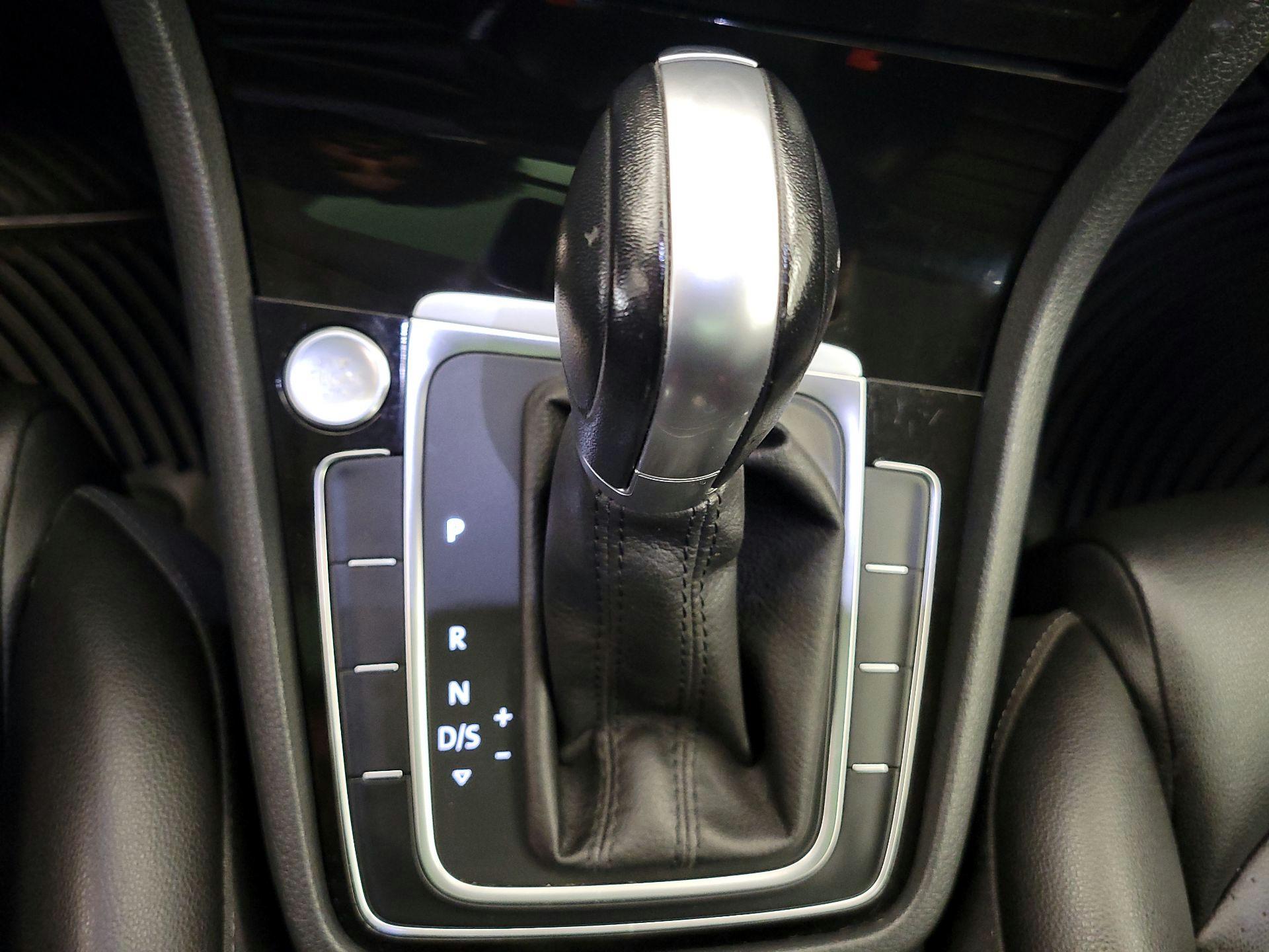 Thumbnail: 2018 Volkswagen Golf - 15