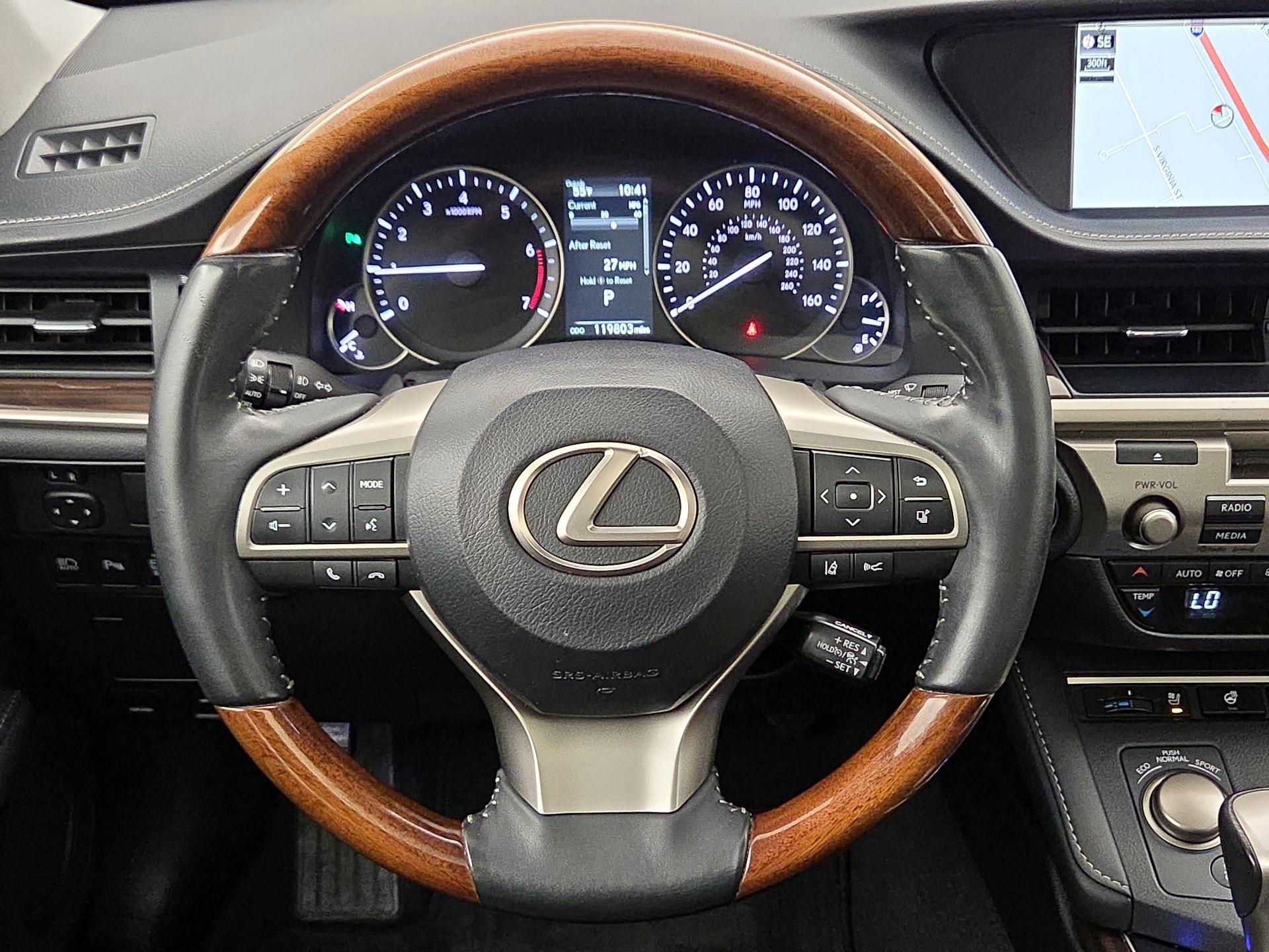 Thumbnail: 2017 Lexus ES - 10