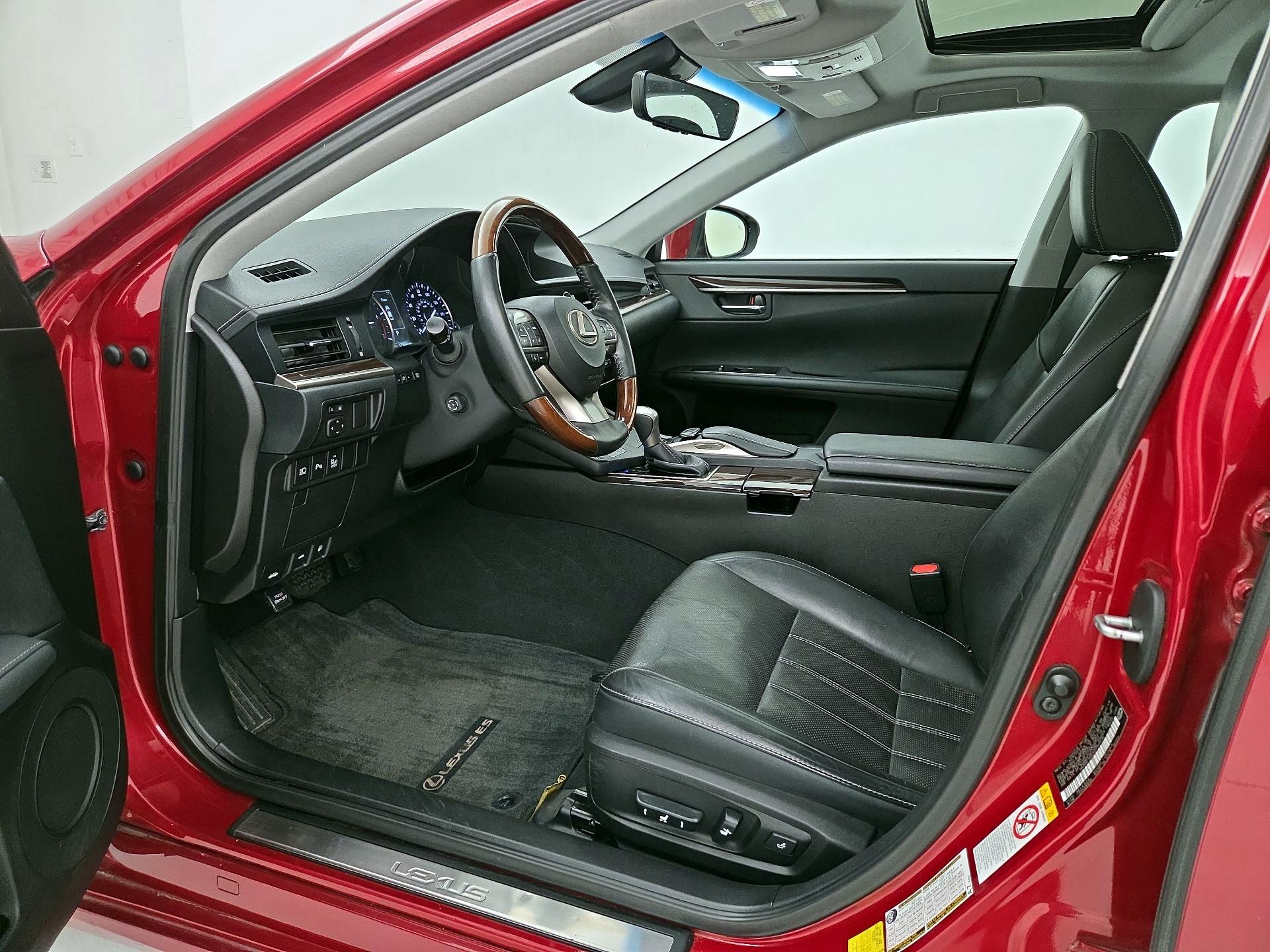 Thumbnail: 2017 Lexus ES - 11