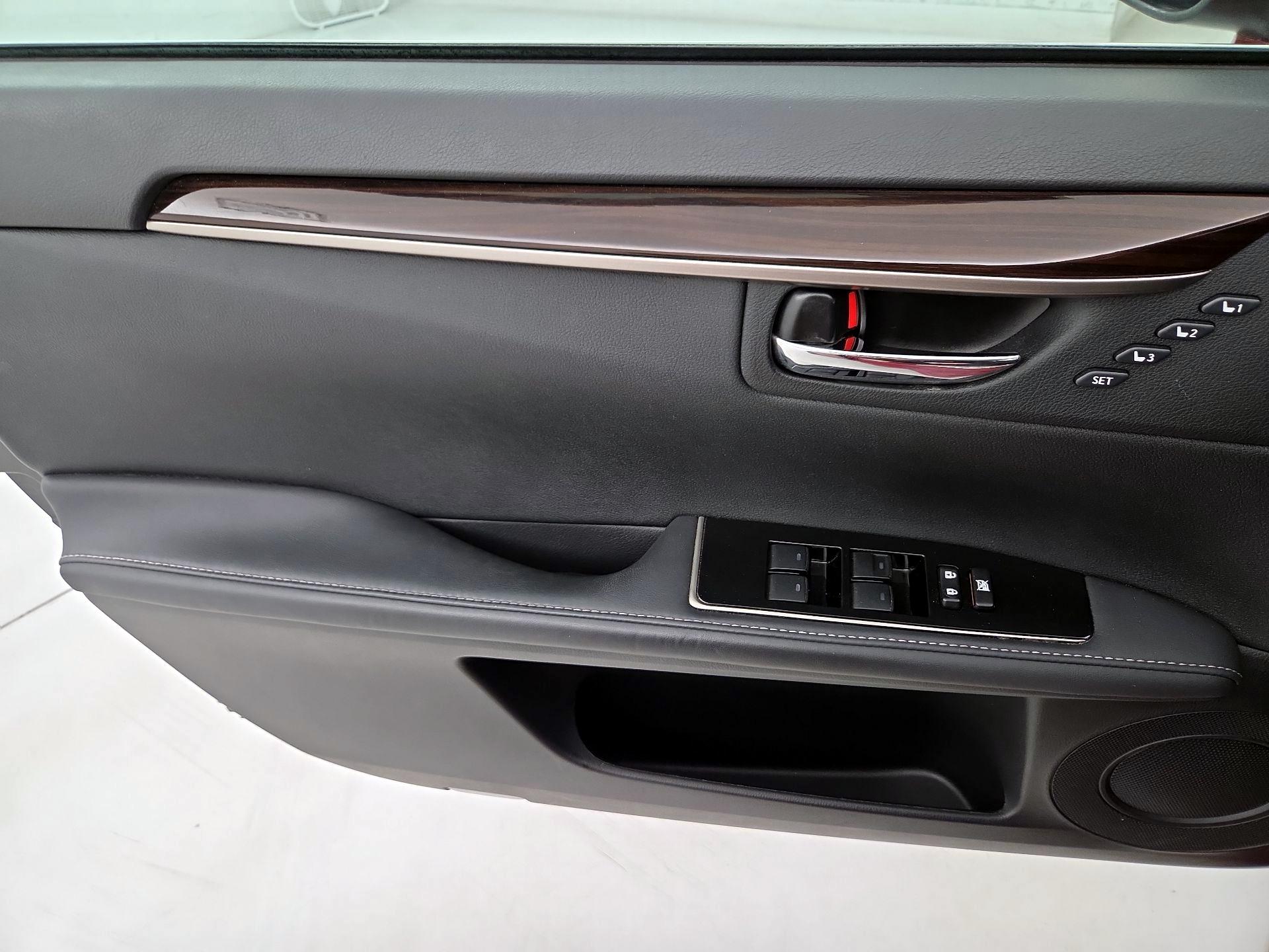 Thumbnail: 2017 Lexus ES - 12