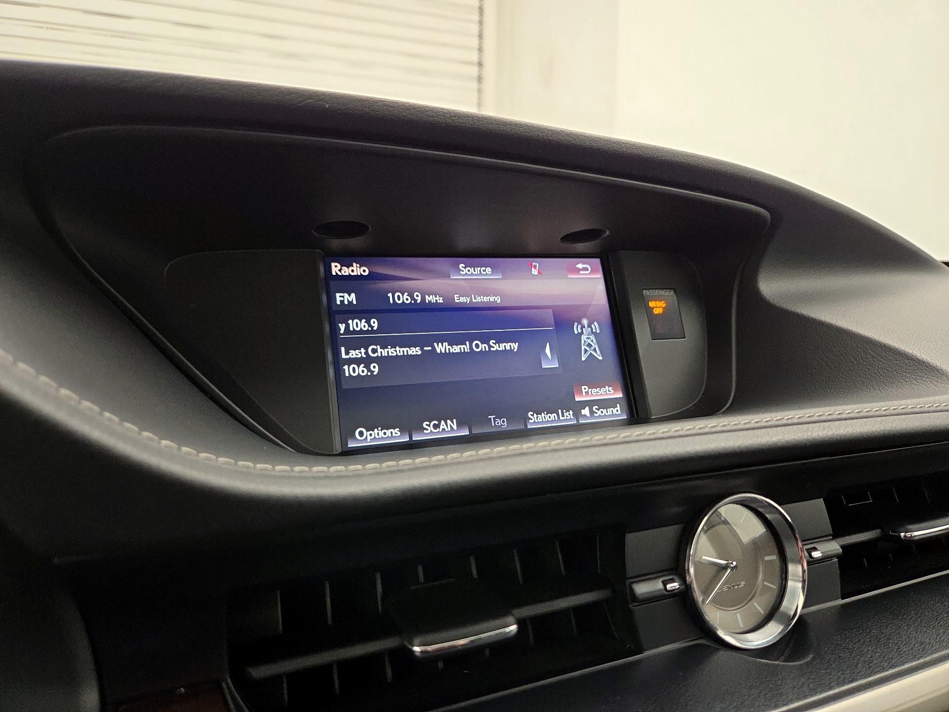 Thumbnail: 2017 Lexus ES - 16