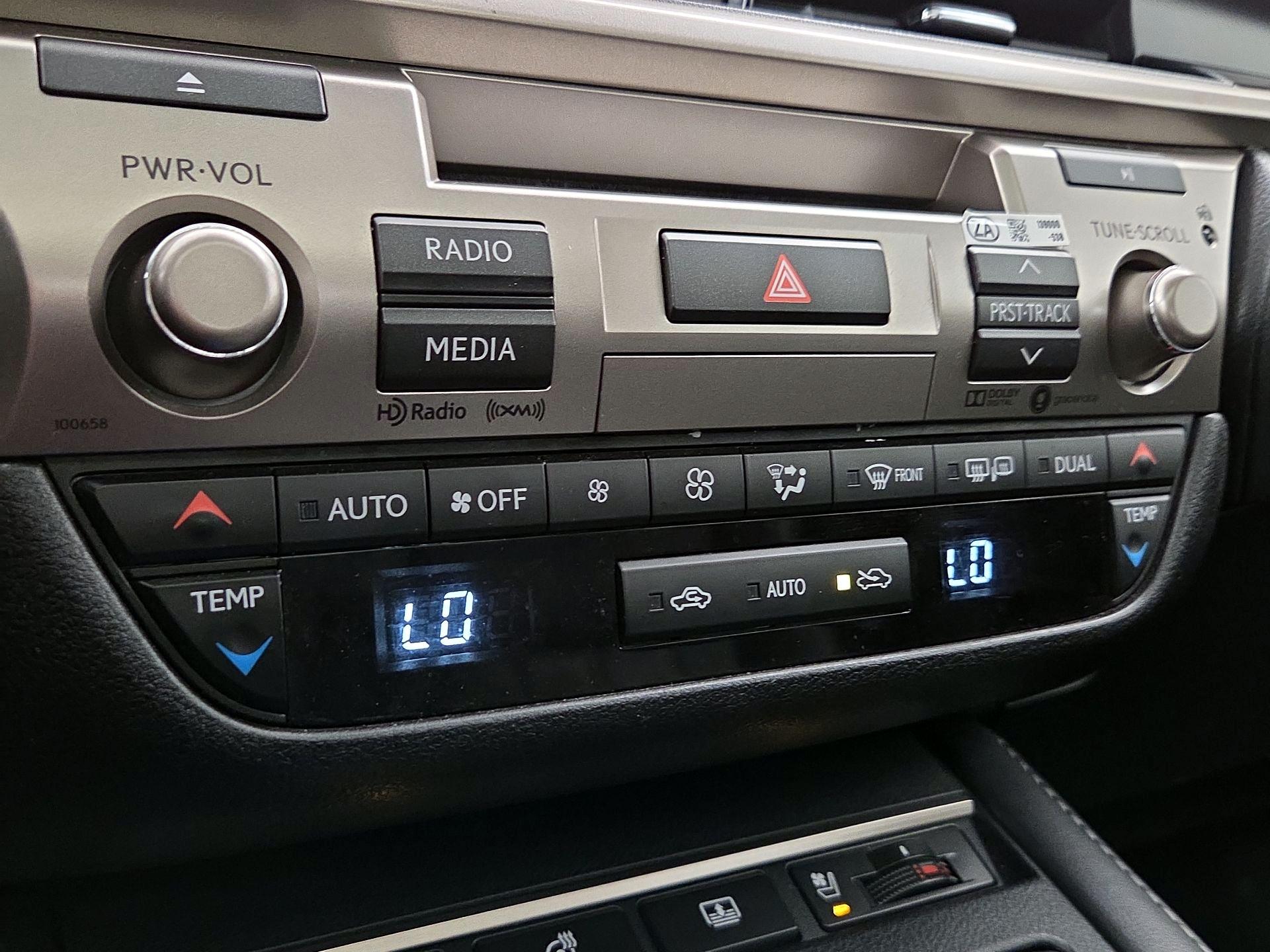 Thumbnail: 2017 Lexus ES - 17