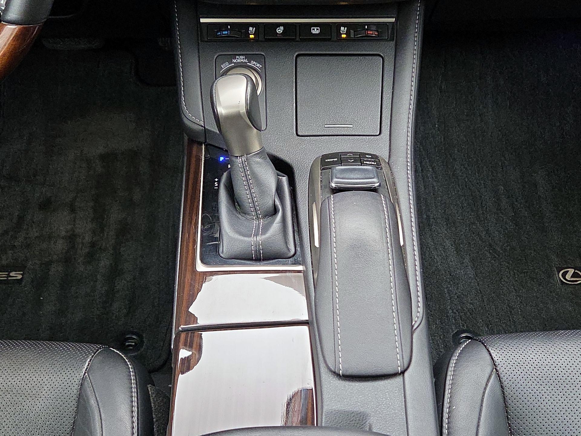 Thumbnail: 2017 Lexus ES - 18