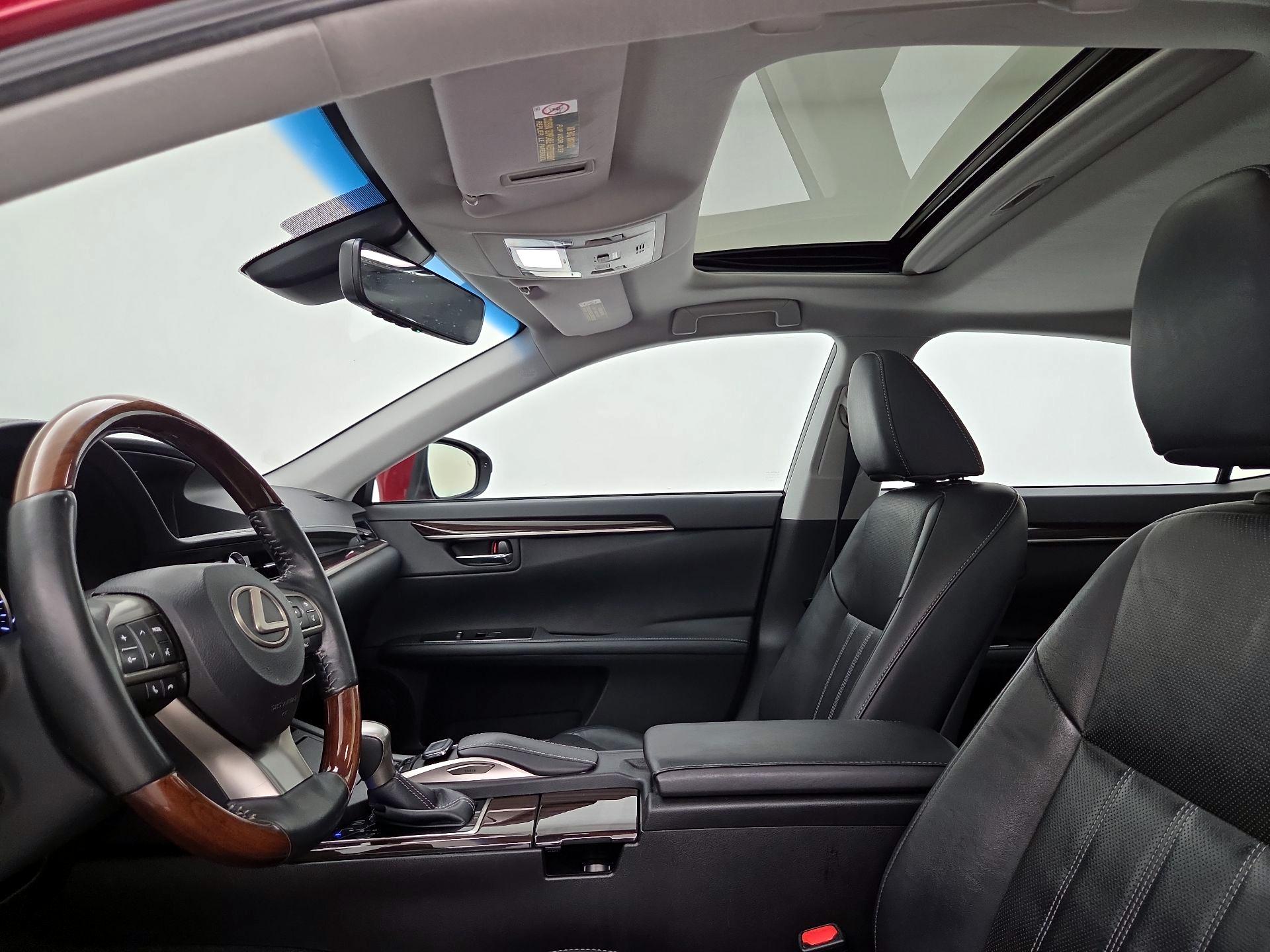 Thumbnail: 2017 Lexus ES - 19