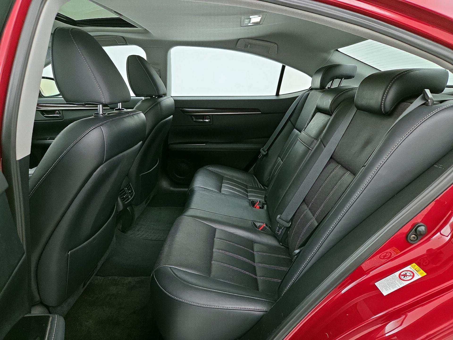 Thumbnail: 2017 Lexus ES - 20