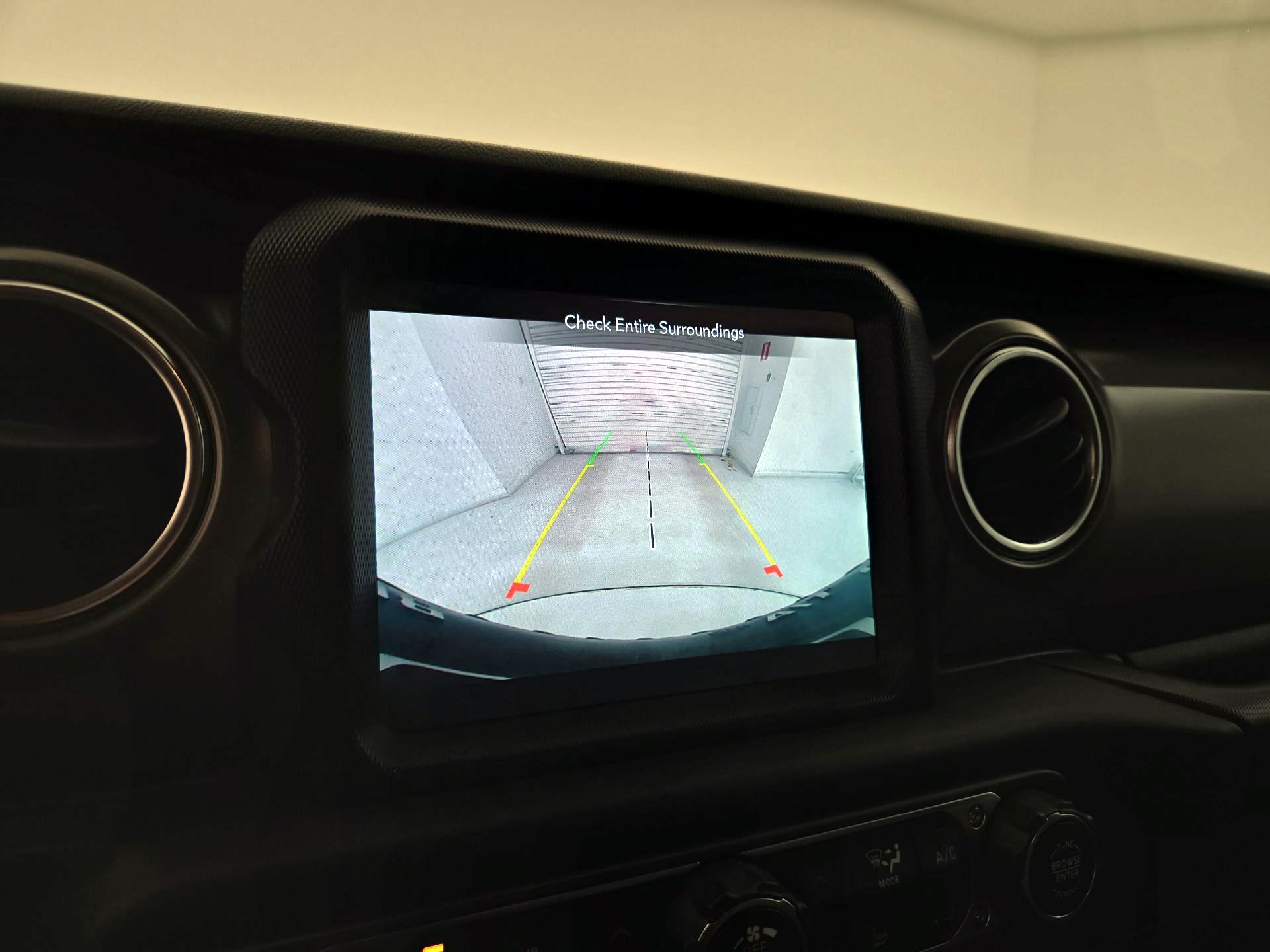 Thumbnail: 2020 Jeep Wrangler - 14