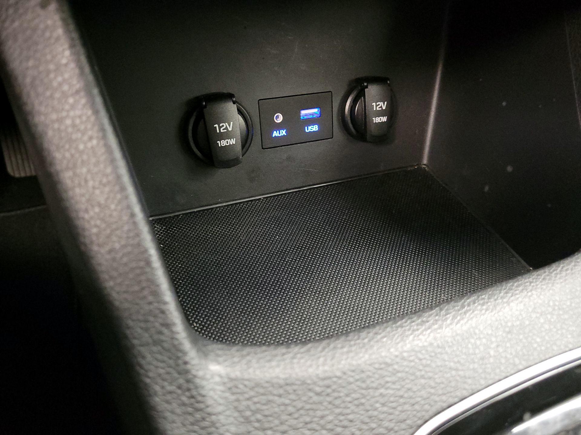 Thumbnail: 2018 Hyundai Elantra - 17