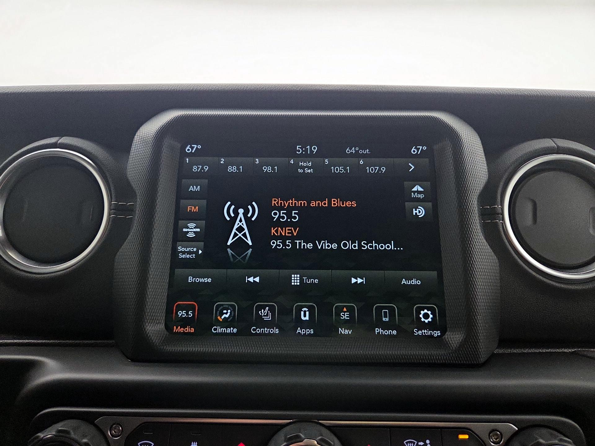 Thumbnail: 2022 Jeep Gladiator - 16