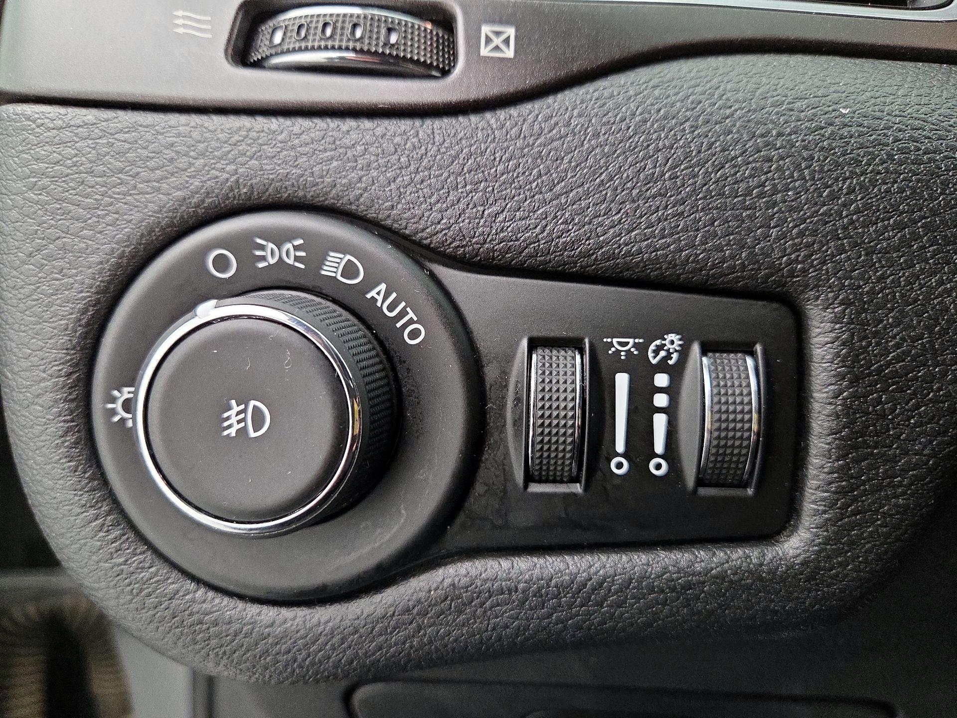 Thumbnail: 2019 Jeep Cherokee - 13