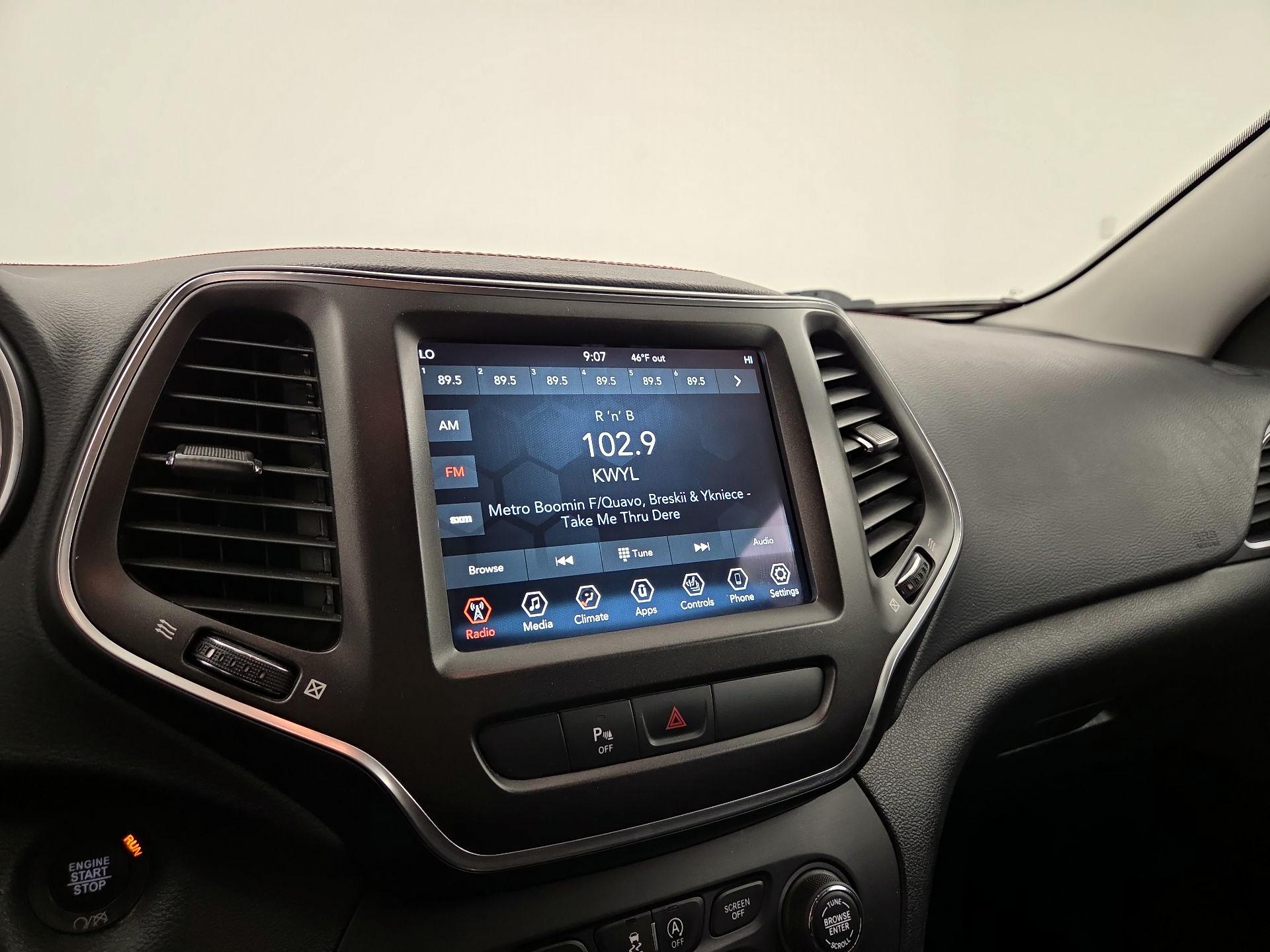 Thumbnail: 2019 Jeep Cherokee - 15