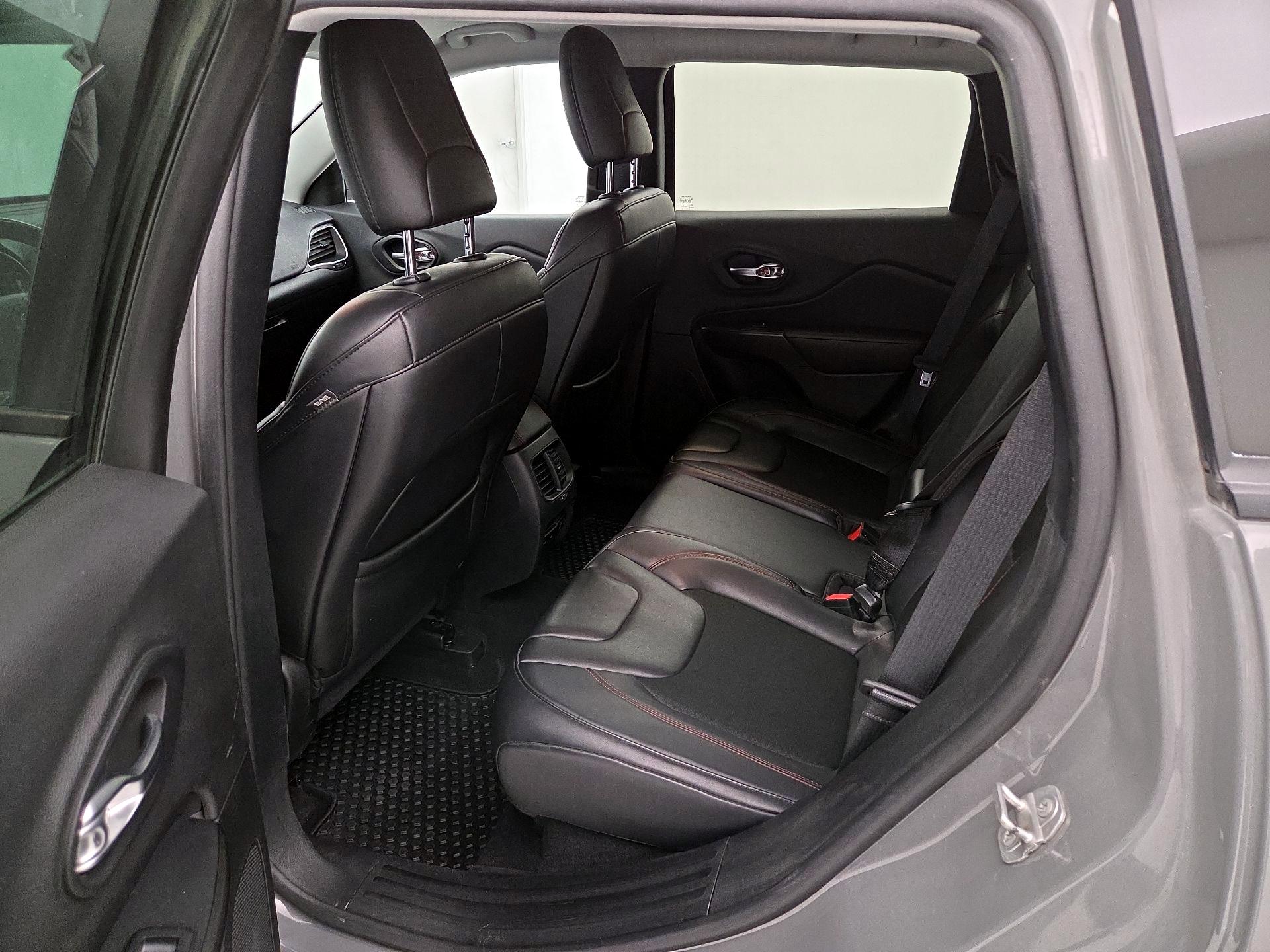 Thumbnail: 2019 Jeep Cherokee - 19