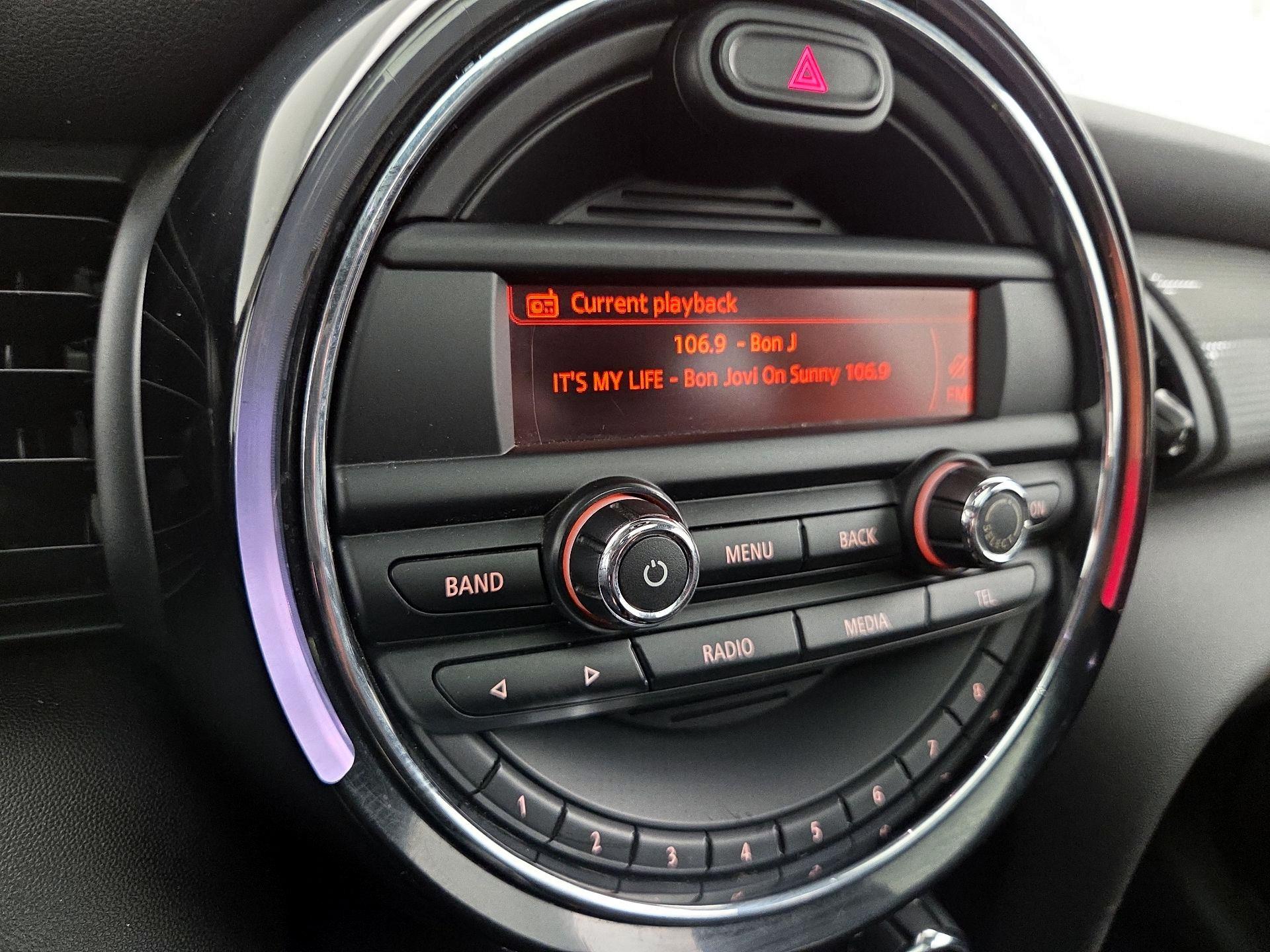 Thumbnail: 2015 MINI Cooper Hardtop - 14