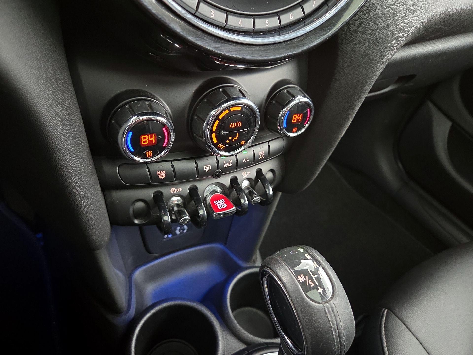 Thumbnail: 2015 MINI Cooper Hardtop - 15