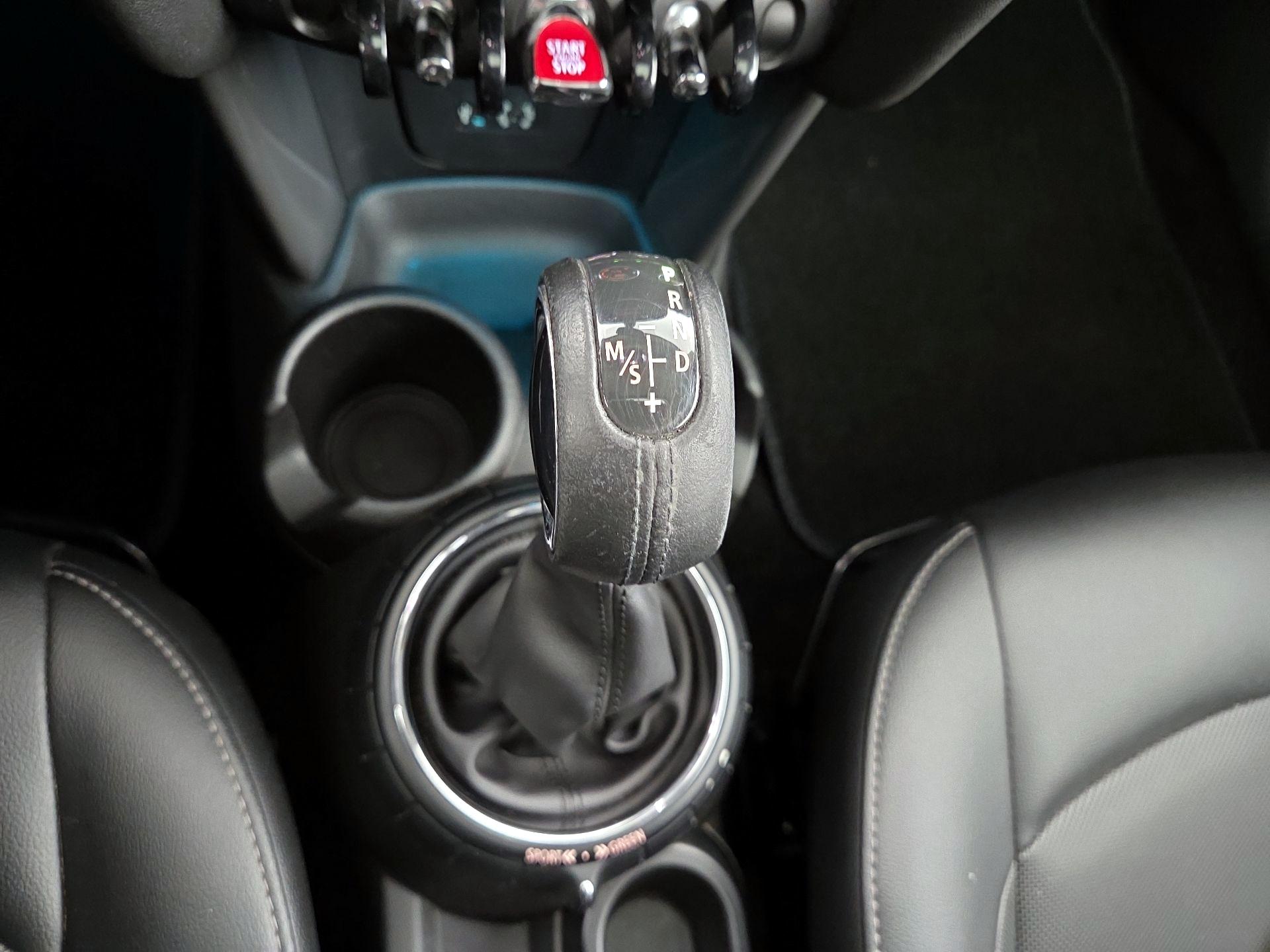 Thumbnail: 2015 MINI Cooper Hardtop - 16