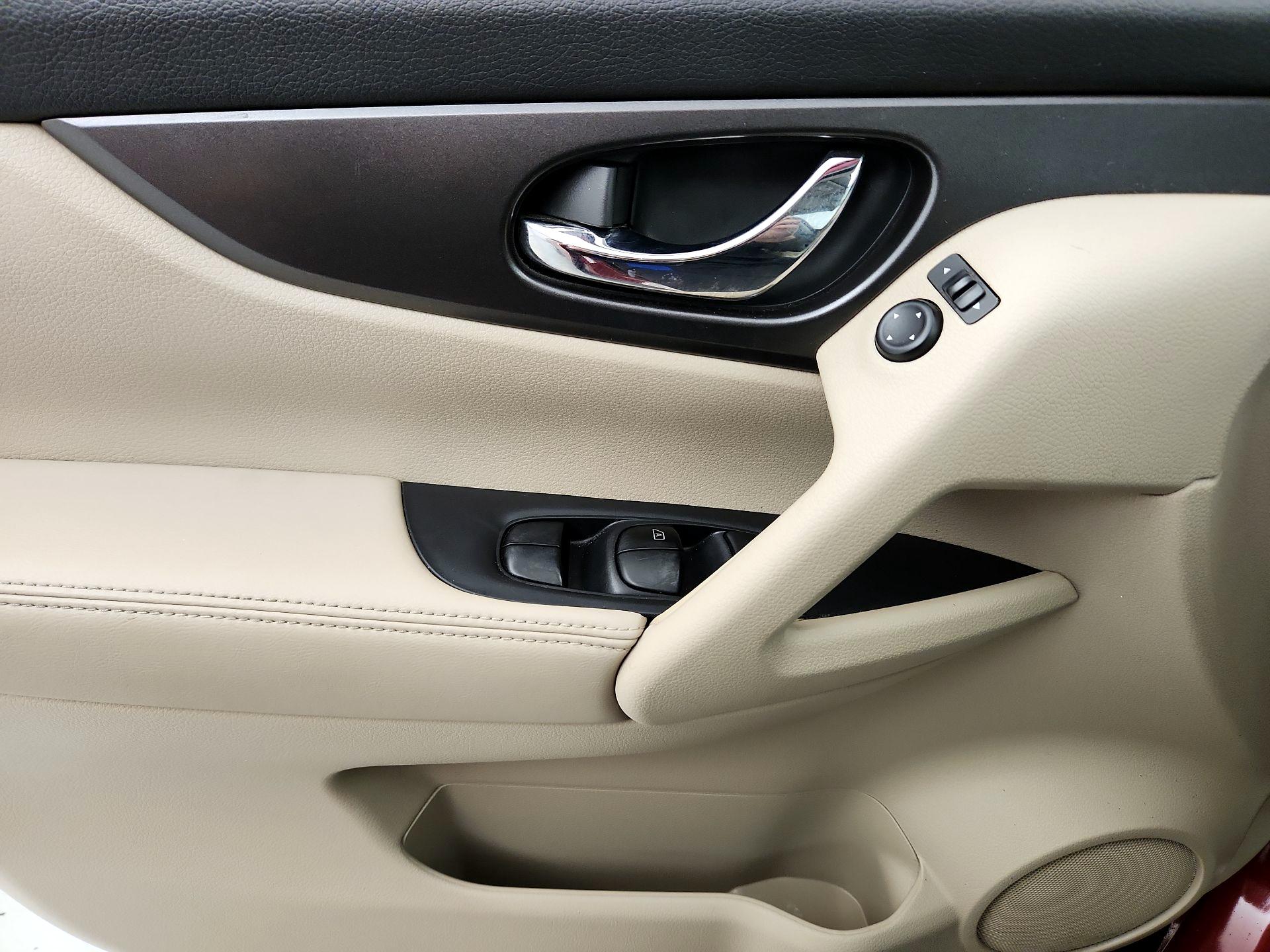 Thumbnail: 2015 Nissan Rogue - 12