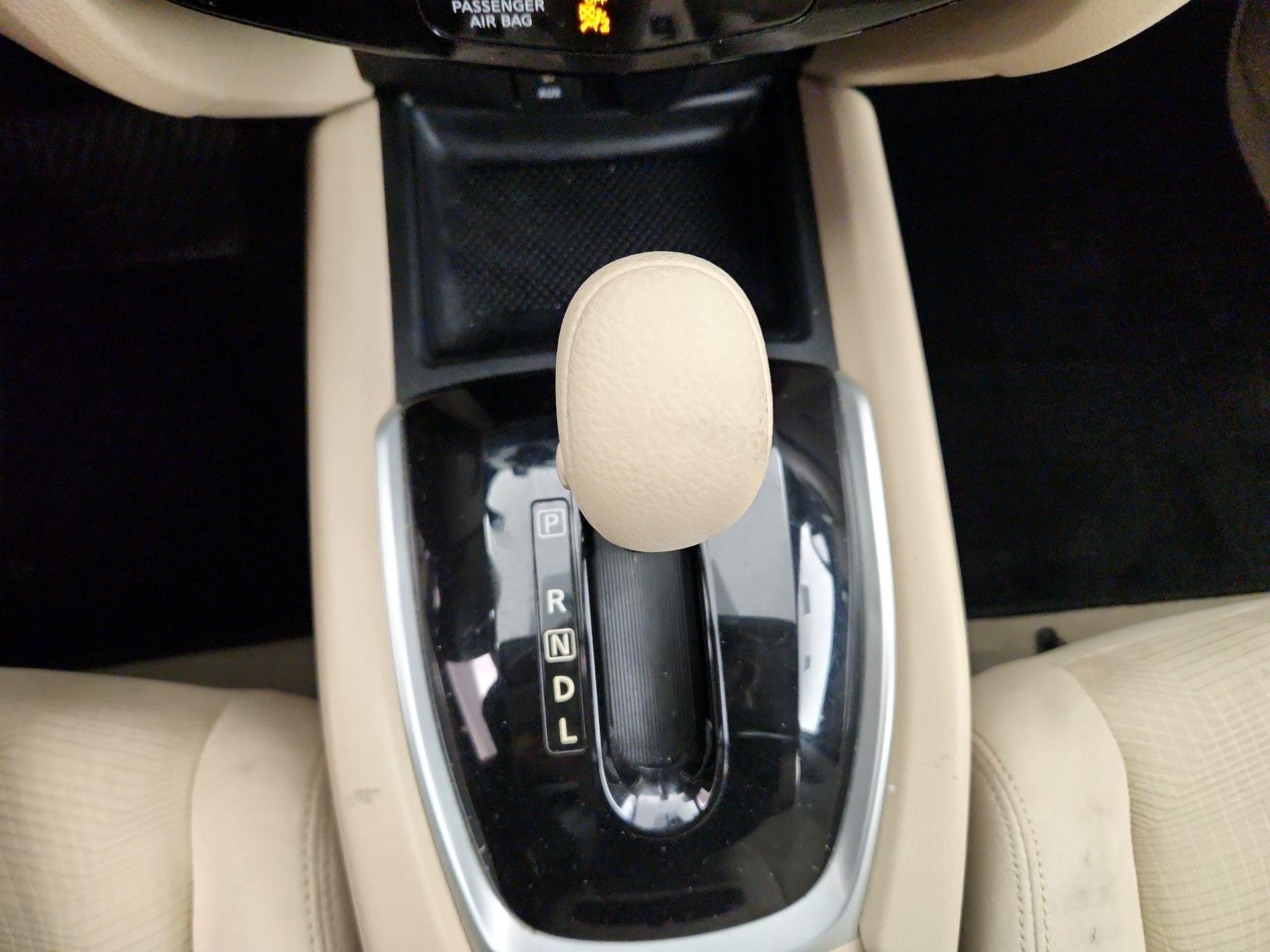 Thumbnail: 2015 Nissan Rogue - 17