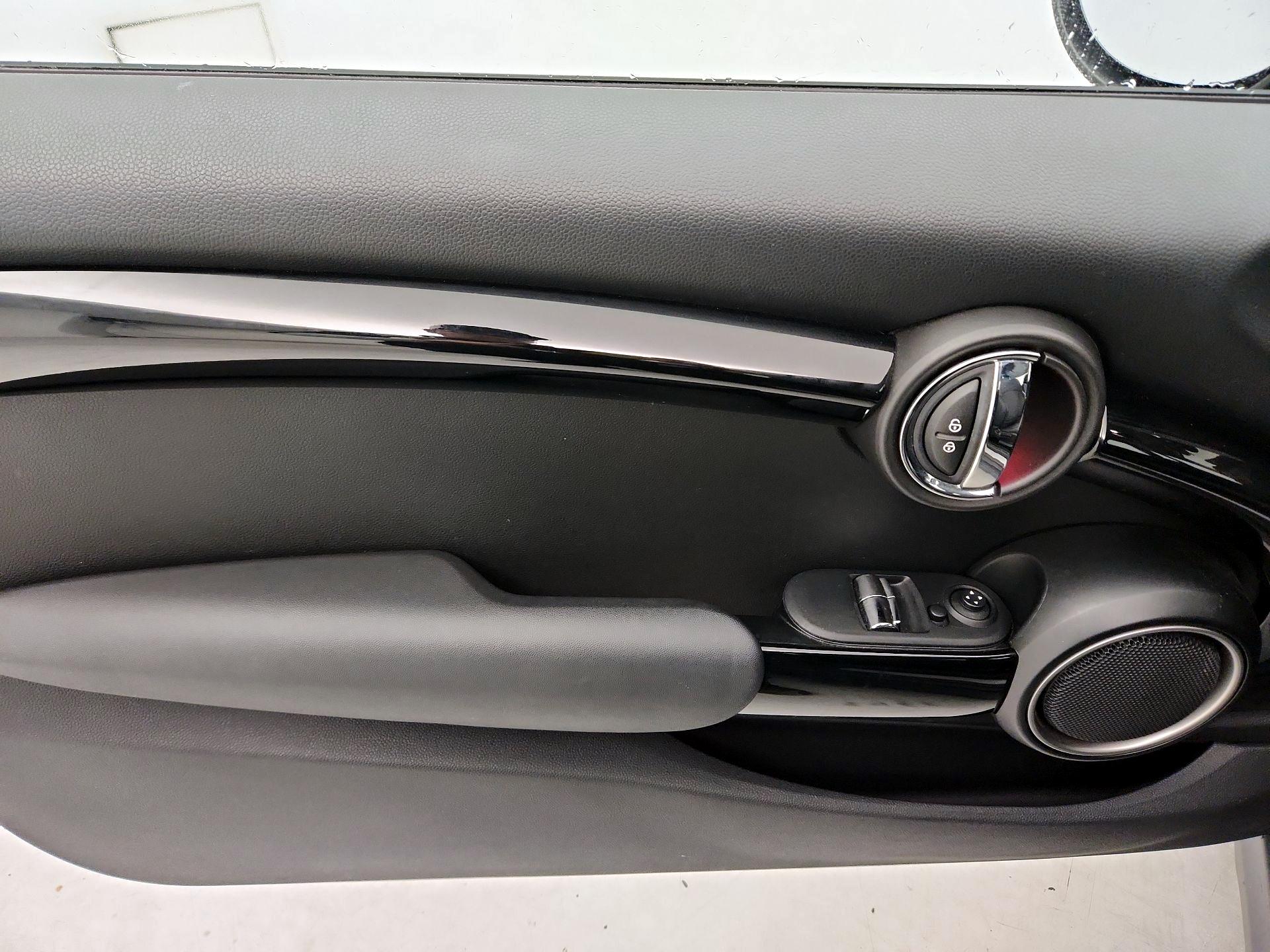 Thumbnail: 2015 MINI Cooper Hardtop - 12