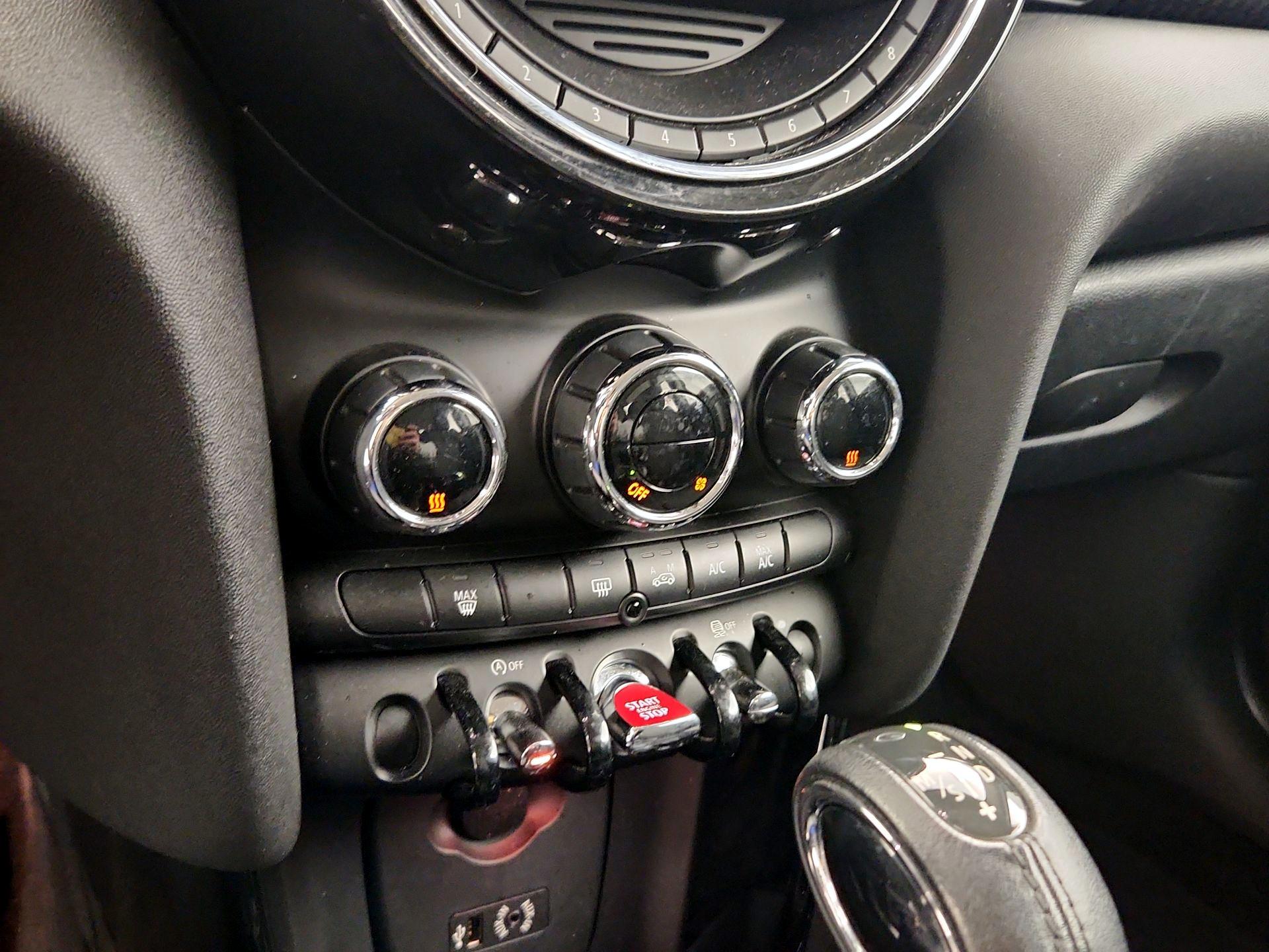 Thumbnail: 2015 MINI Cooper Hardtop - 15