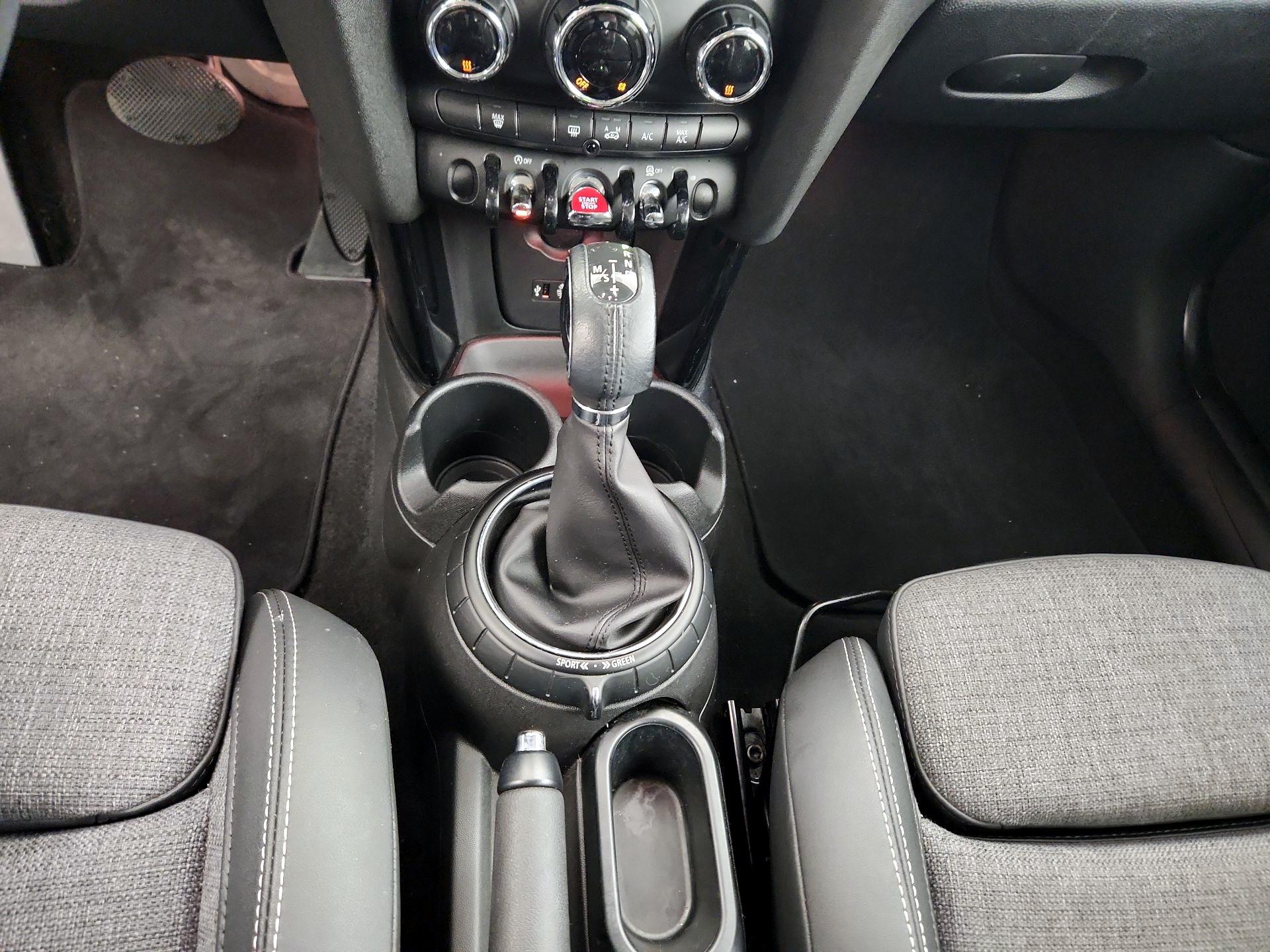 Thumbnail: 2015 MINI Cooper Hardtop - 16