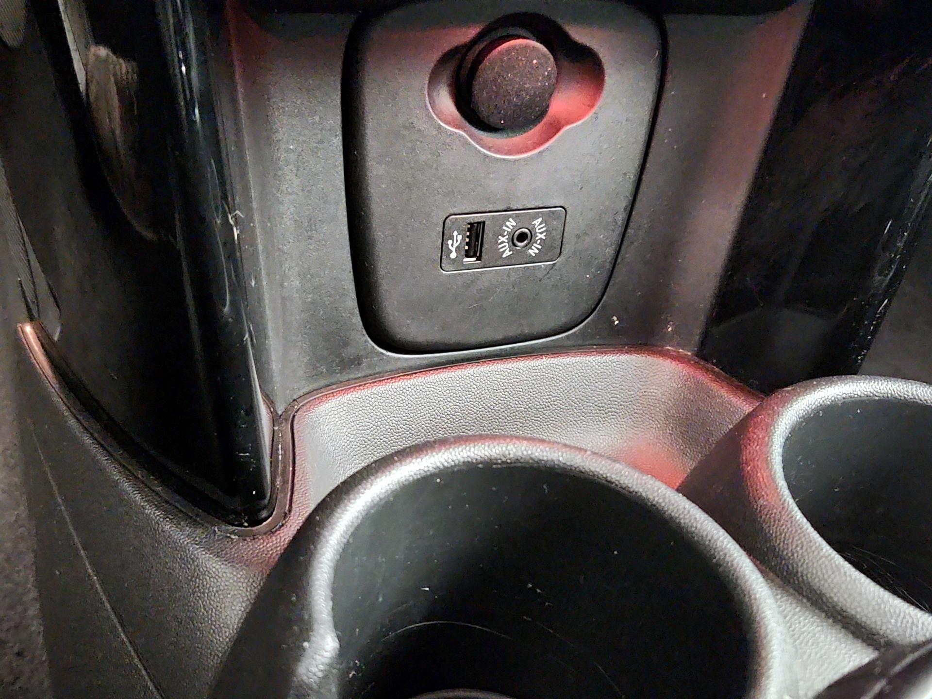 Thumbnail: 2015 MINI Cooper Hardtop - 17