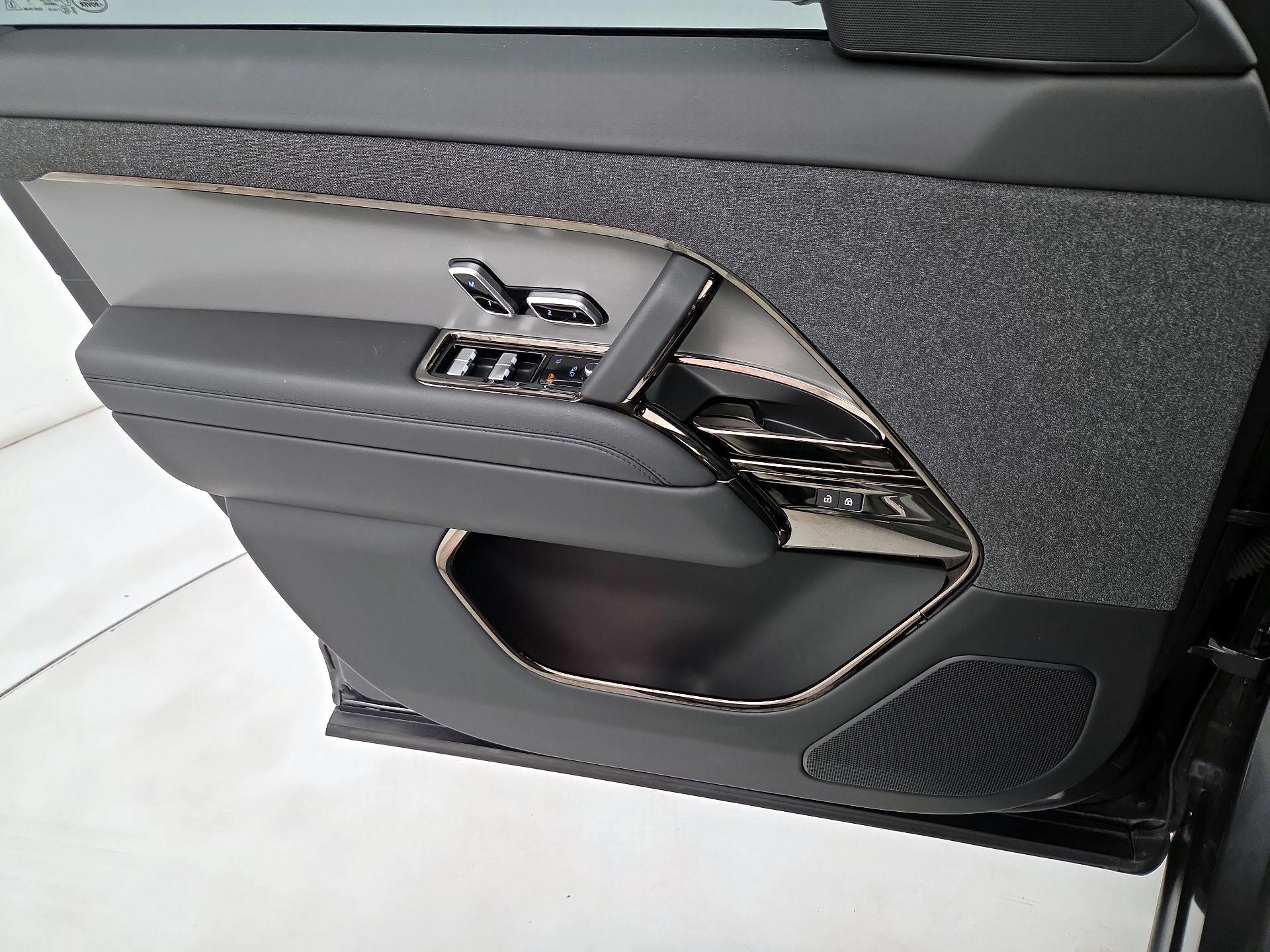 Thumbnail: 2023 Land Rover Range Rover Sport - 12